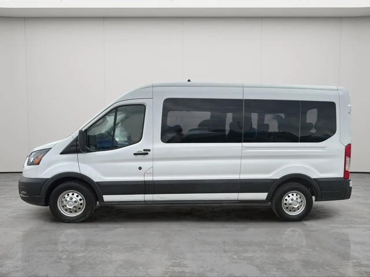 Ford Transit Passenger Wagon снимка Ford Transit Passenger Wagon