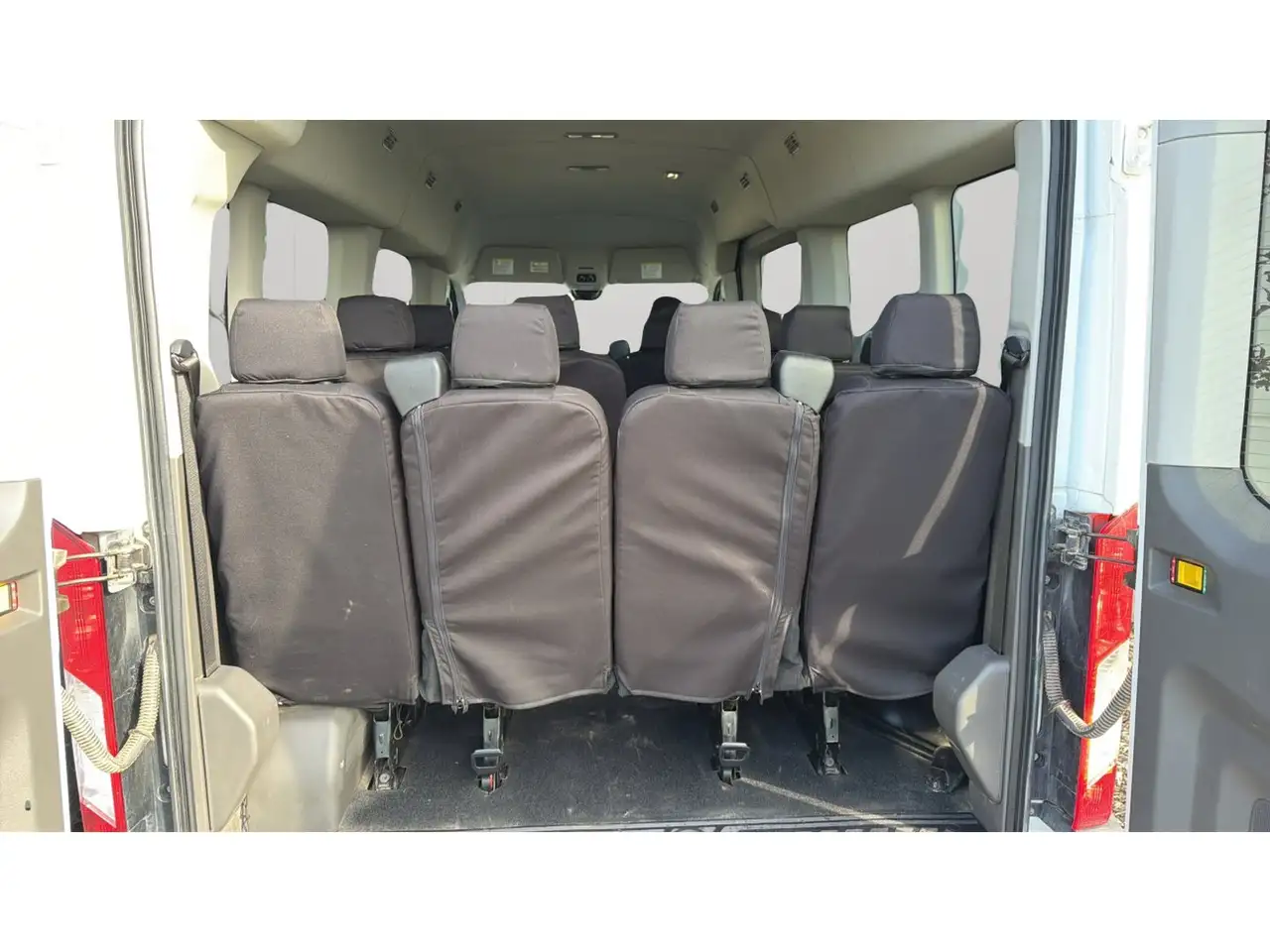 Ford Transit Passenger Wagon снимка Ford Transit Passenger Wagon