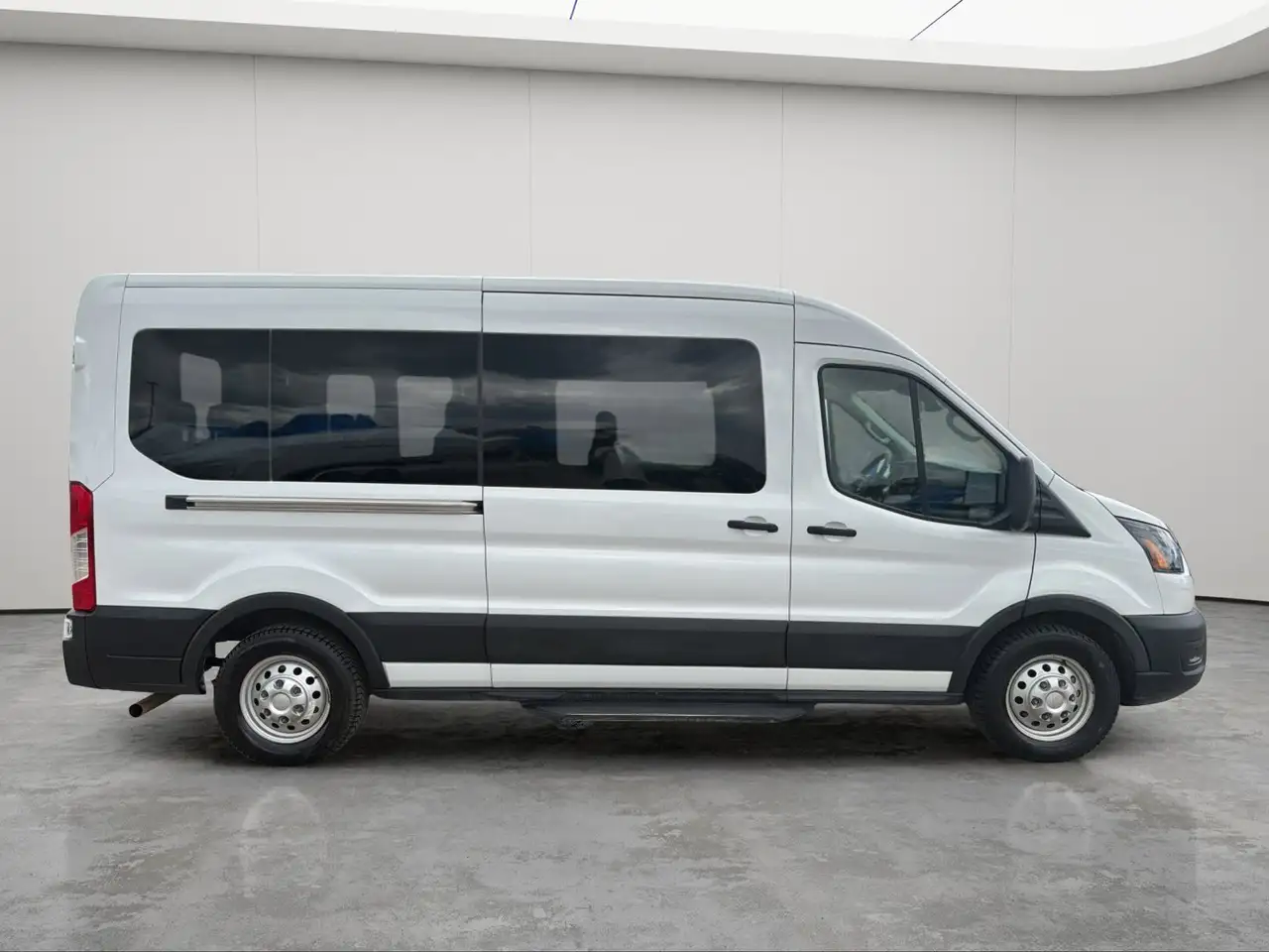 Ford Transit Passenger Wagon снимка Ford Transit Passenger Wagon