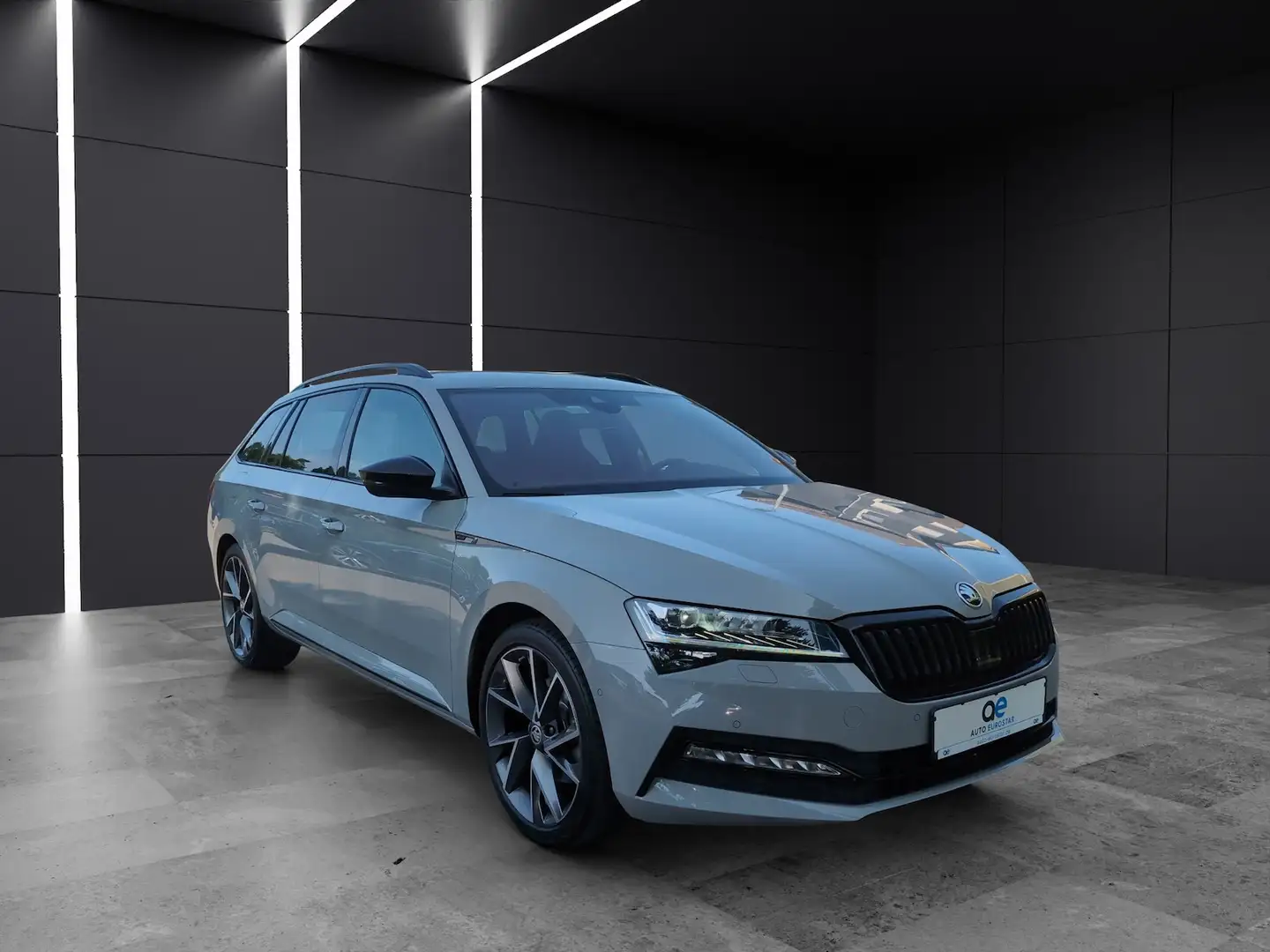 Skoda Superb Sportline*Virtual*ACC*DCC*Crystal*Kam*AHK Gris - 2