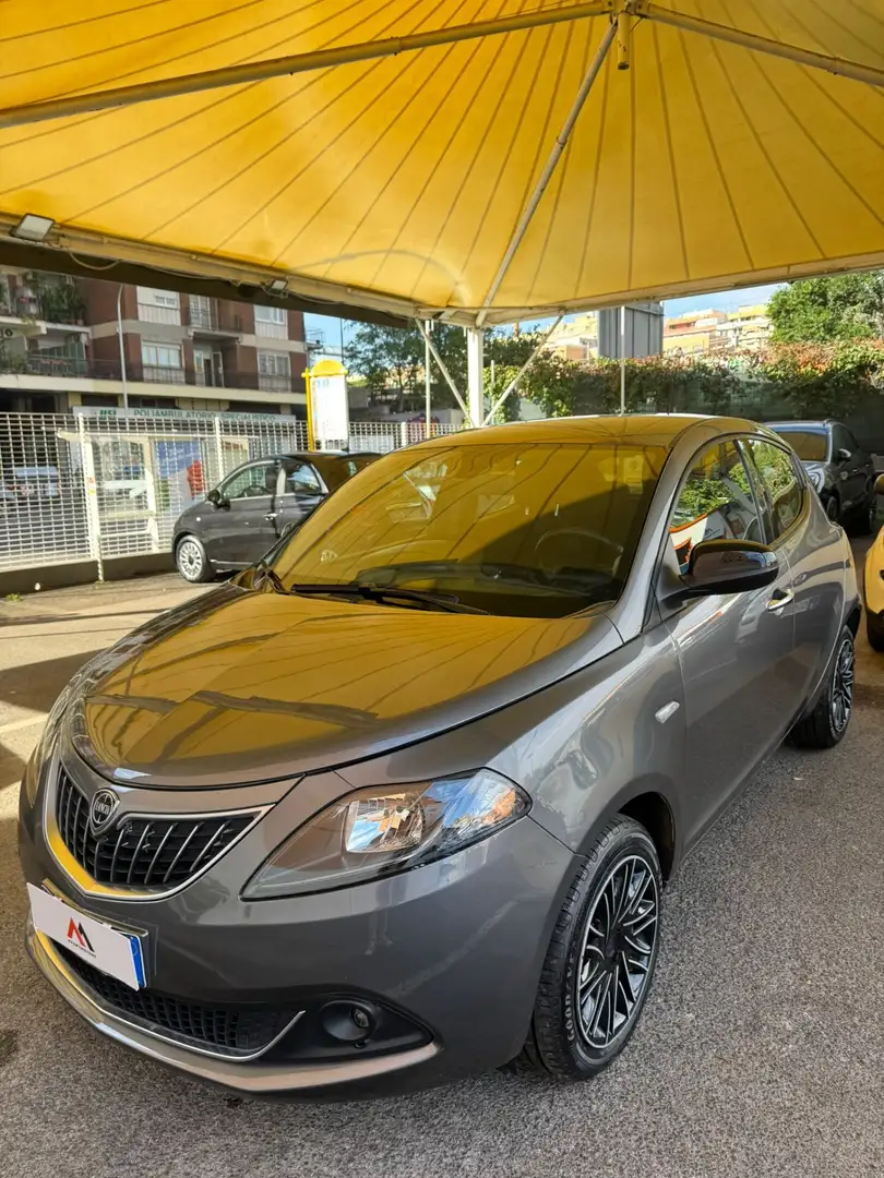 Lancia Ypsilon Ypsilon 1.0 FireFly 5 porte S&S Hybrid Gold Gris - 1