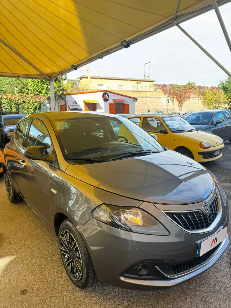 Lancia Ypsilon Ypsilon 1.0 FireFly 5 porte S&S Hybrid Gold Gris - 2