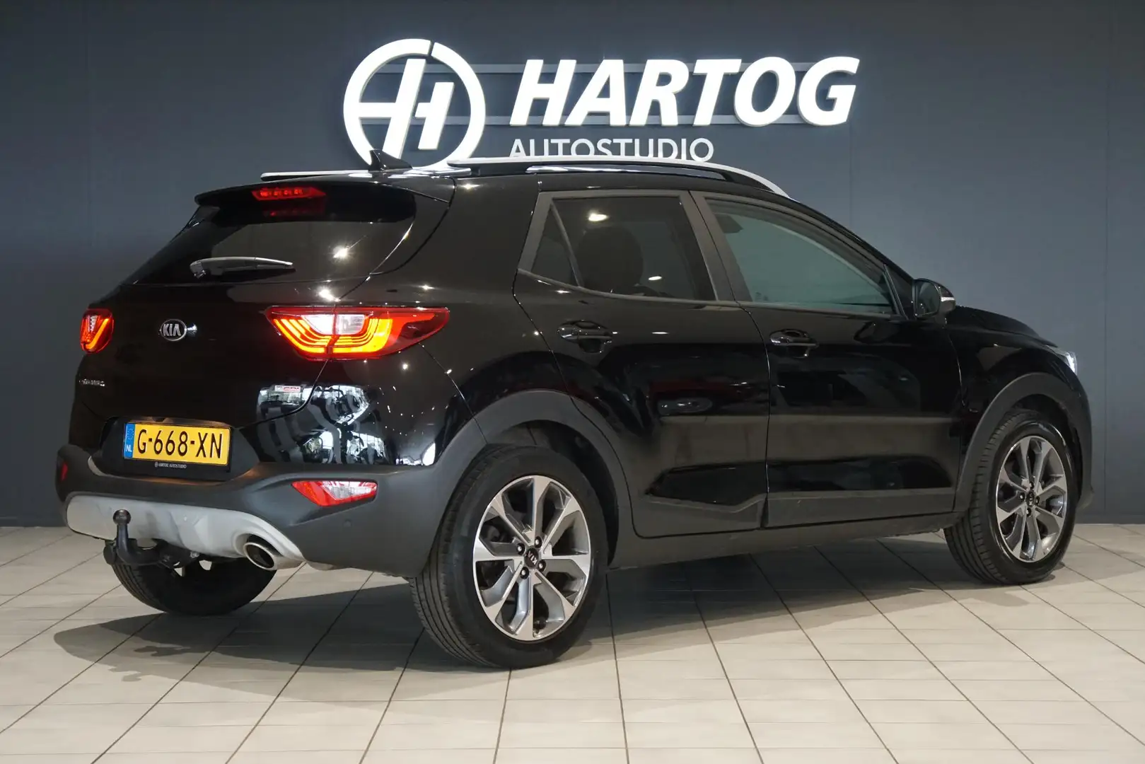 Kia Stonic 1.0 T-GDi DynamicPlusLine + CAMERA / TREKHAAK Schwarz - 2