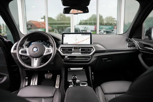 BMW X3 view 4