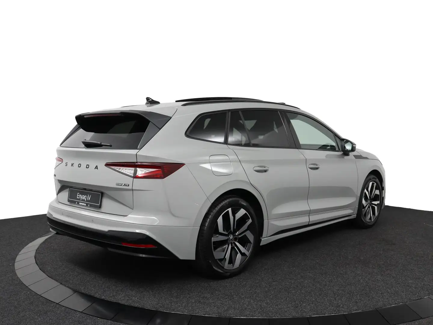 Skoda Enyaq Sportline Elektromotor 210 kW / 286 PK SUV Elektri Grijs - 2
