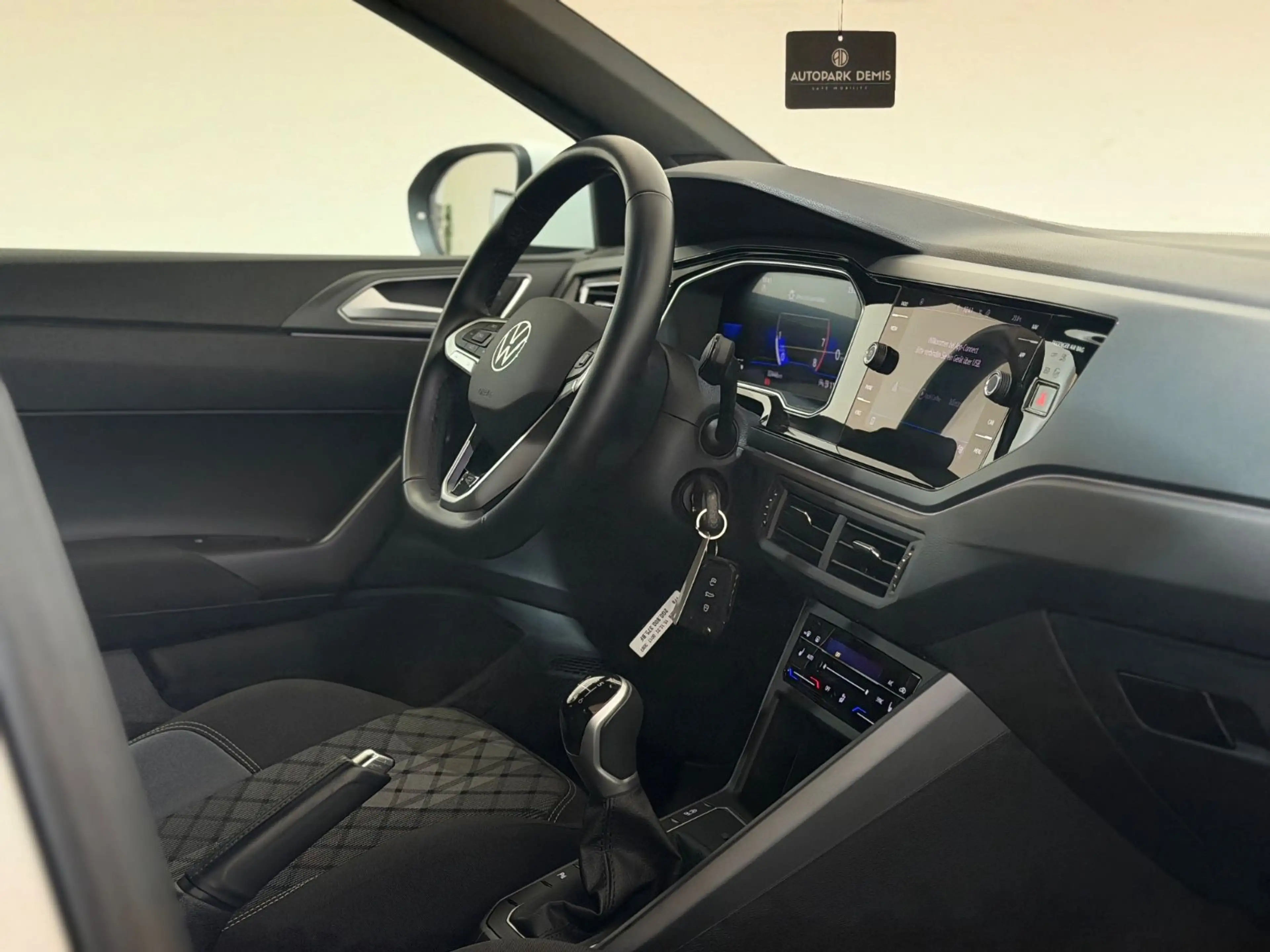 Volkswagen Taigo R-Line/CARPLAY/SHZ/CLIMATIC2/17ZOLL/ALLWET — photo 14