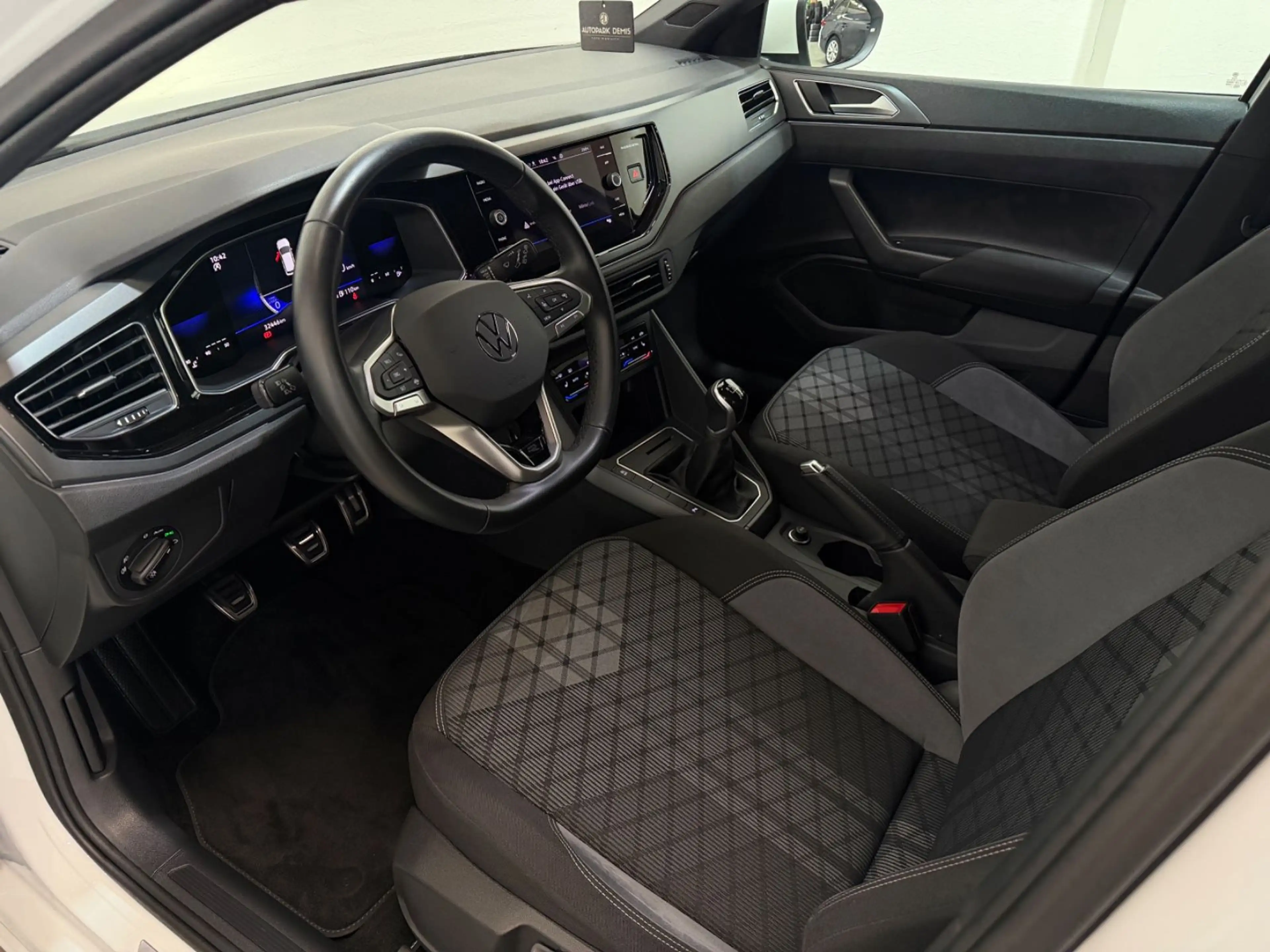 Volkswagen Taigo R-Line/CARPLAY/SHZ/CLIMATIC2/17ZOLL/ALLWET — photo 8