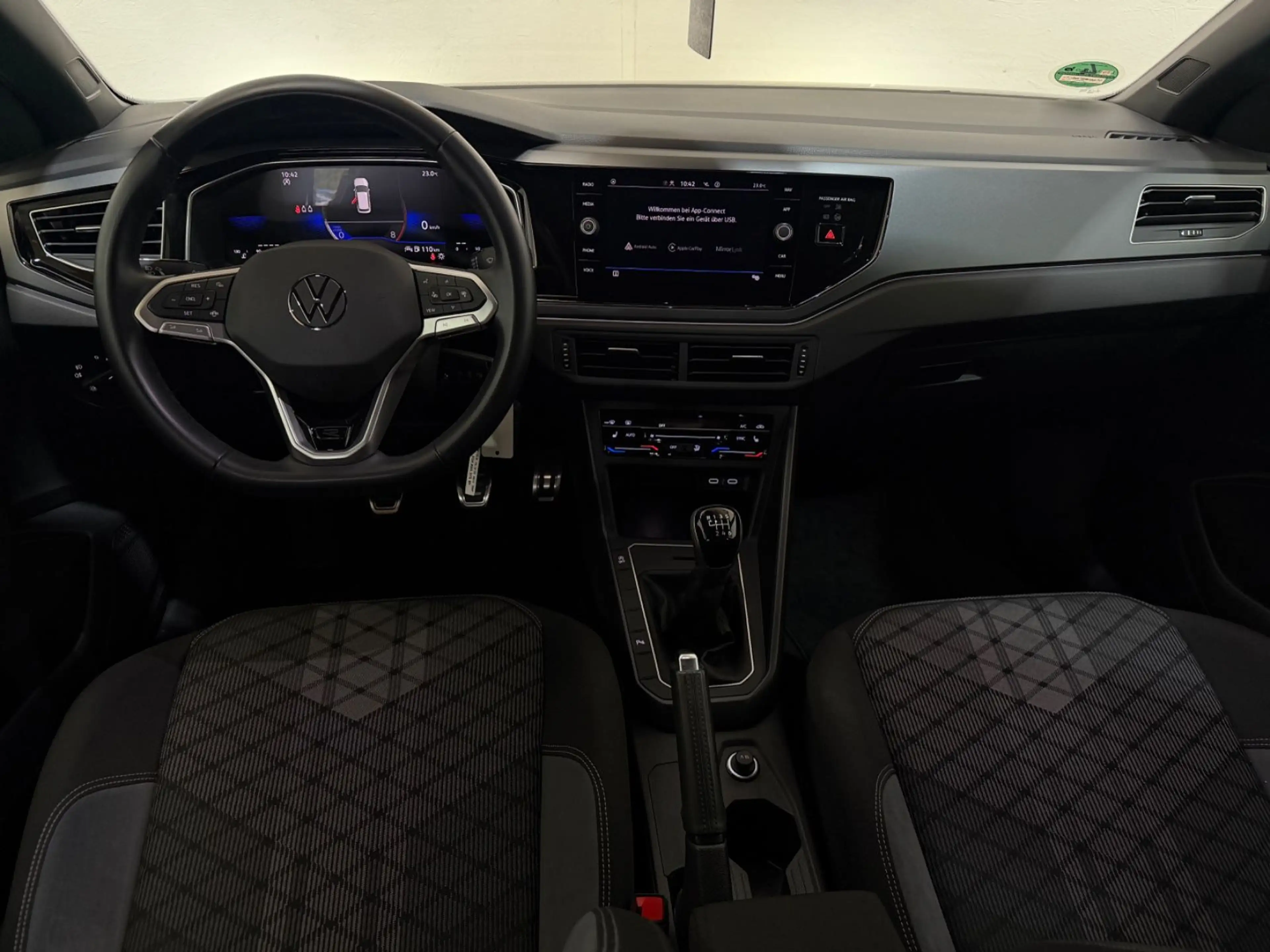 Volkswagen Taigo R-Line/CARPLAY/SHZ/CLIMATIC2/17ZOLL/ALLWET — photo 11