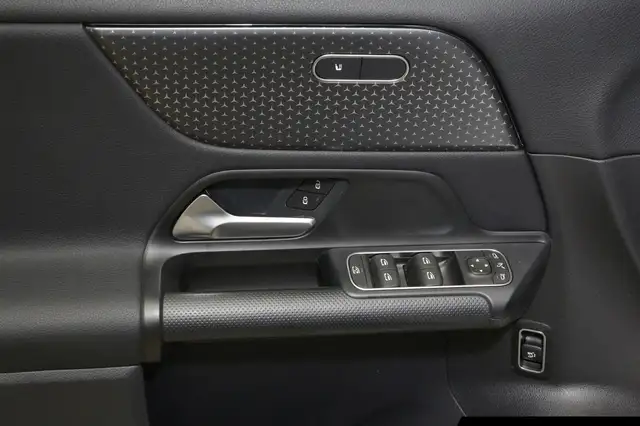 Mercedes-Benz Gla view 14