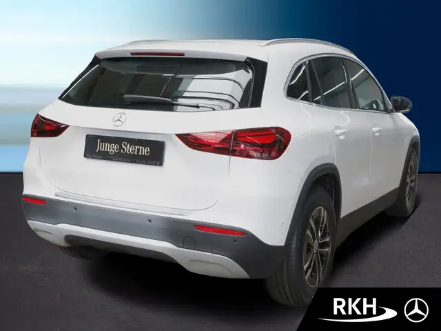 Mercedes-Benz Gla view 3