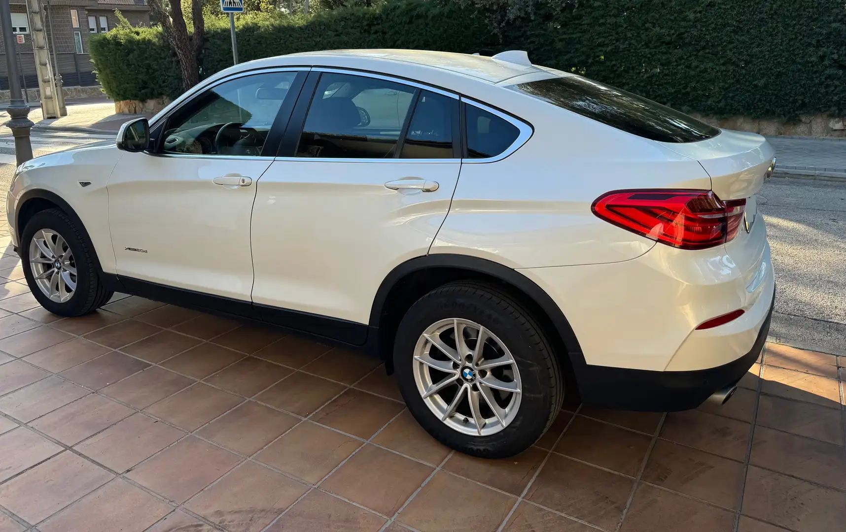 BMW X4 xDrive 20dA Білий - 1