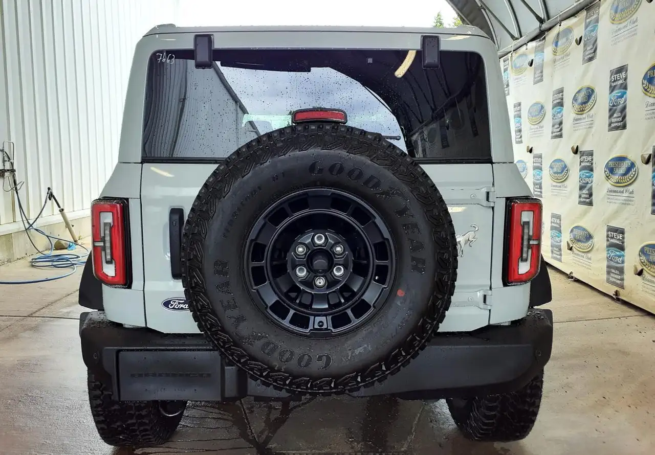 Ford Bronco photo Ford Bronco