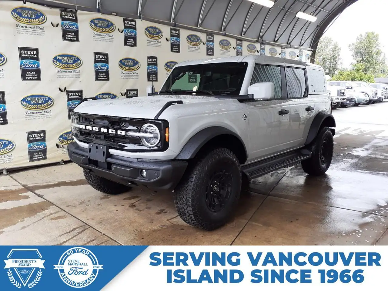 Ford Bronco photo Ford Bronco