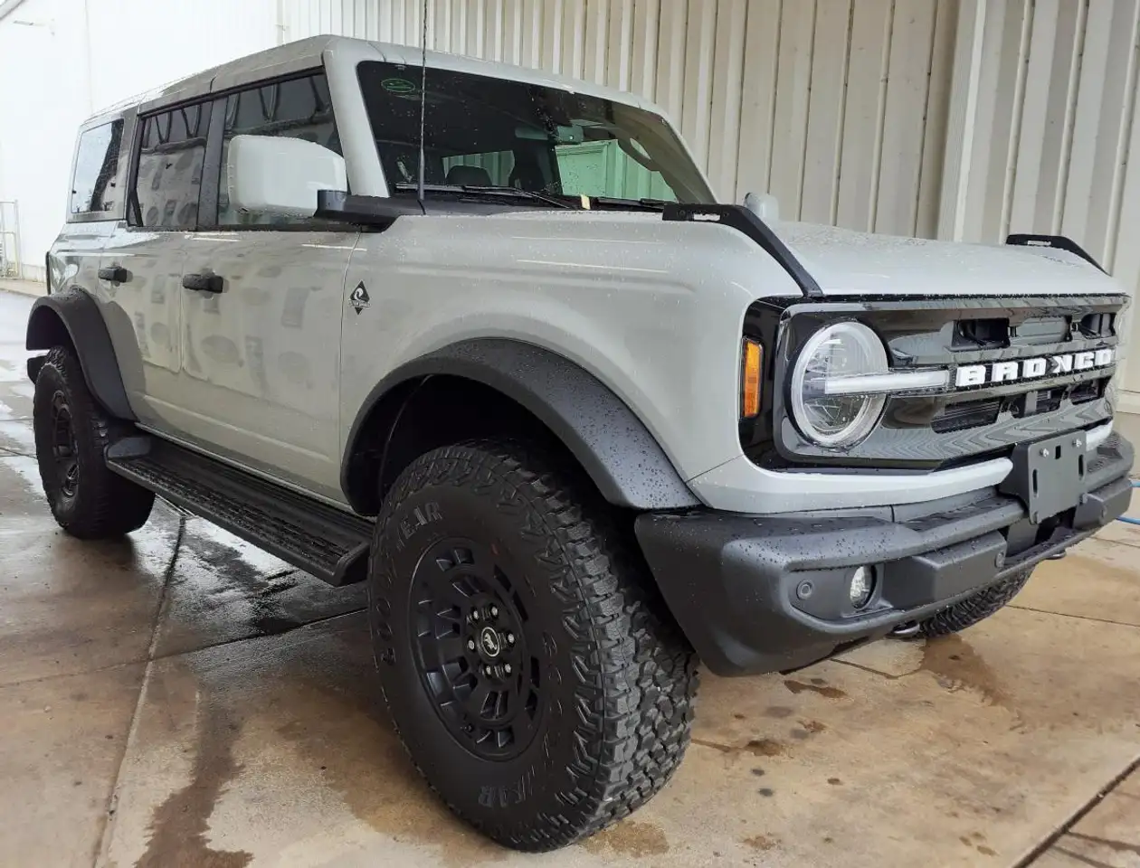 Ford Bronco photo Ford Bronco
