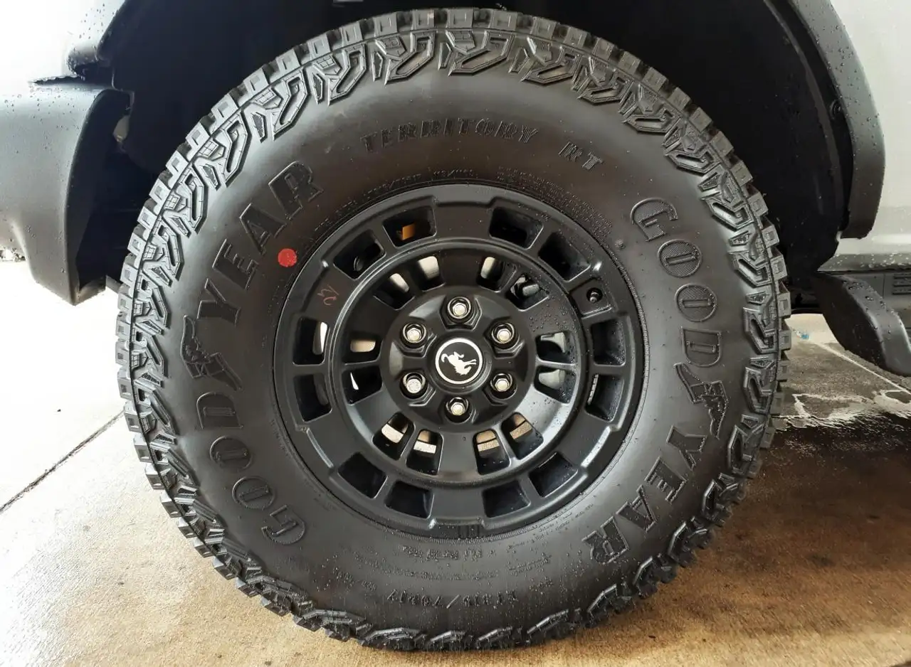 Ford Bronco photo Ford Bronco