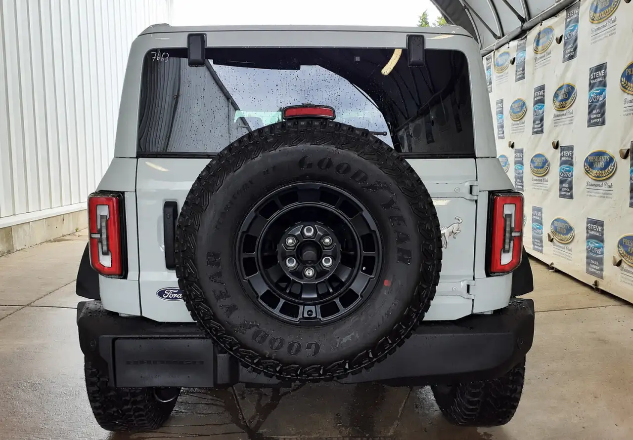Ford Bronco photo Ford Bronco