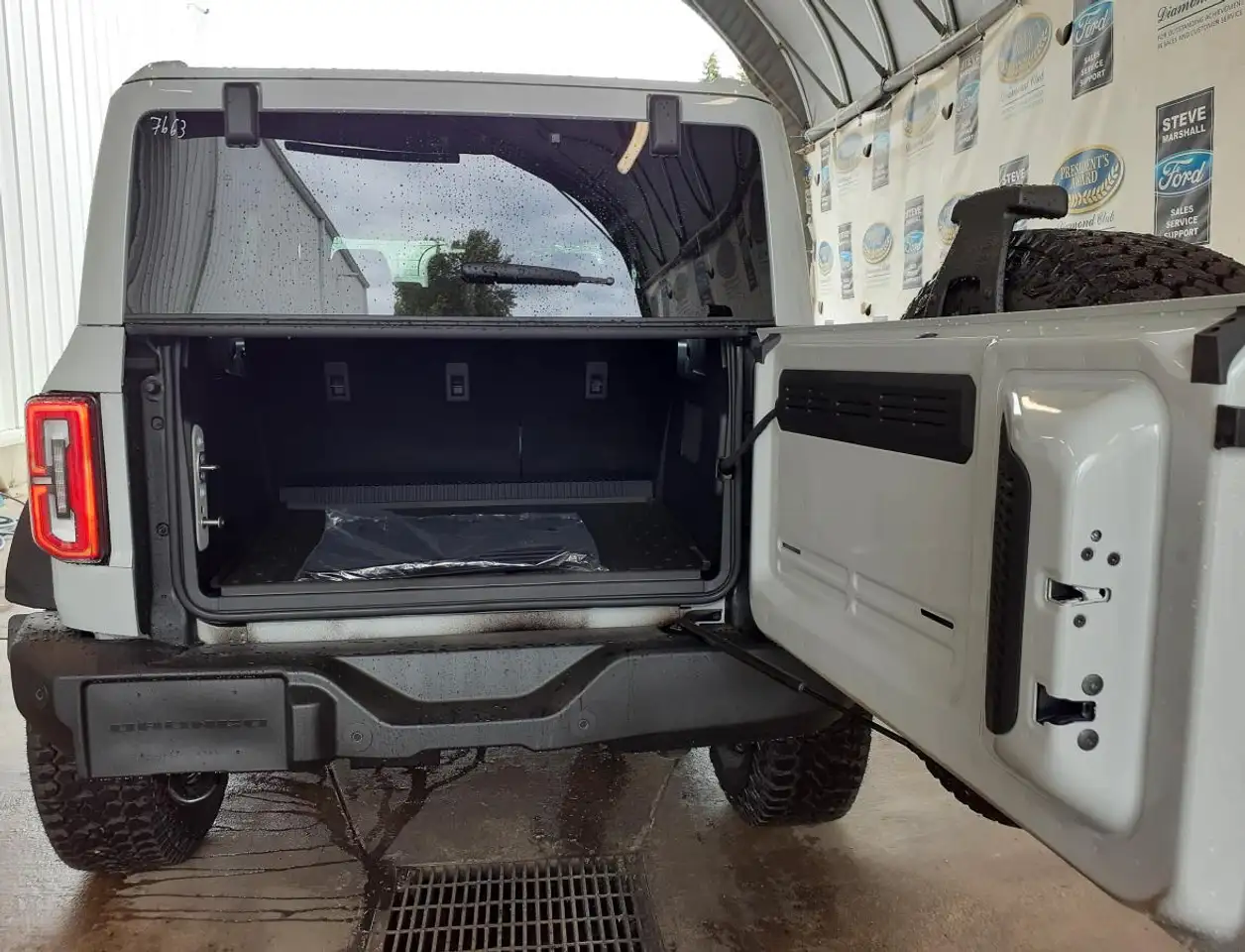 Ford Bronco photo Ford Bronco