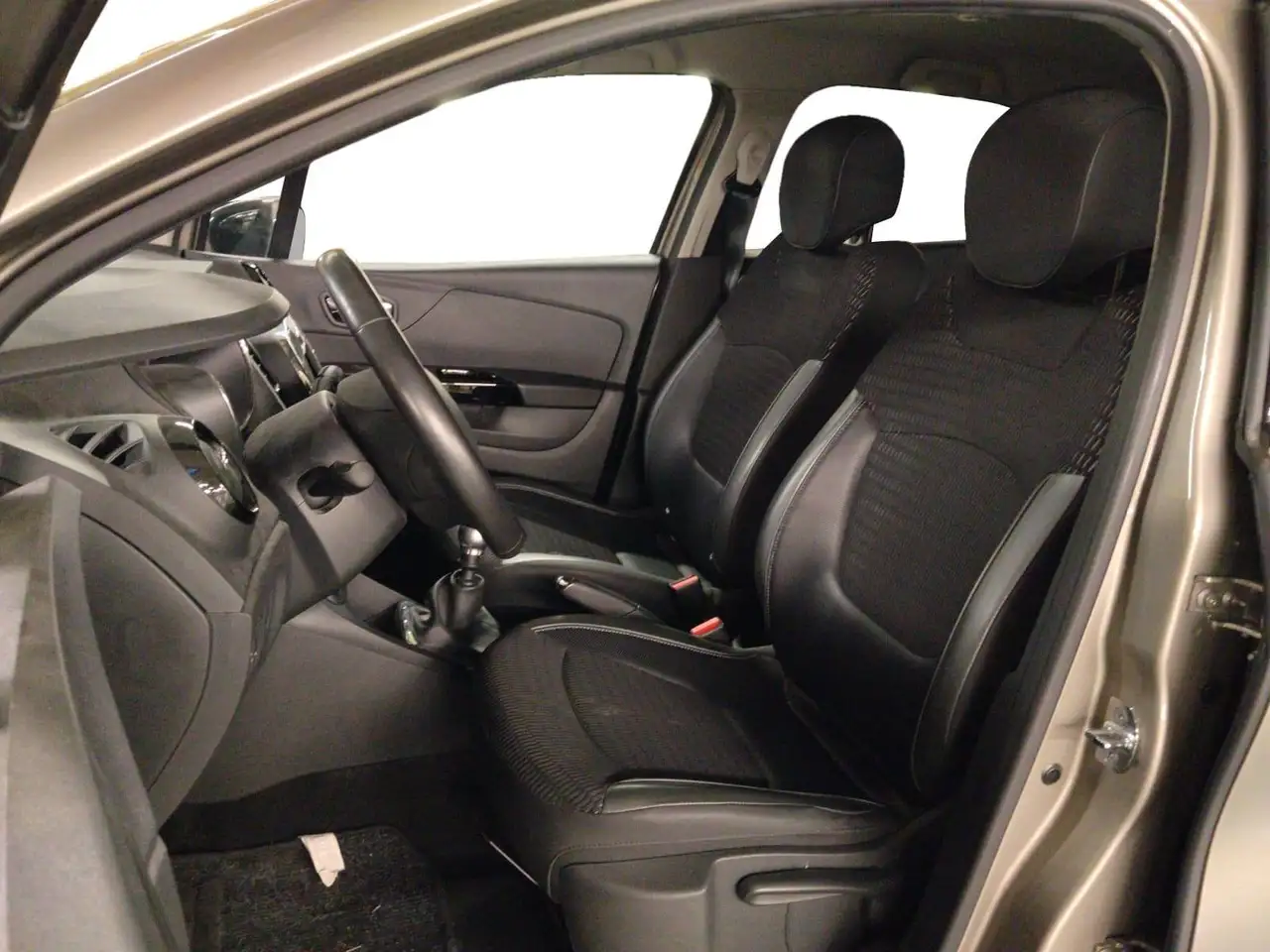 Renault Captur — photo 5