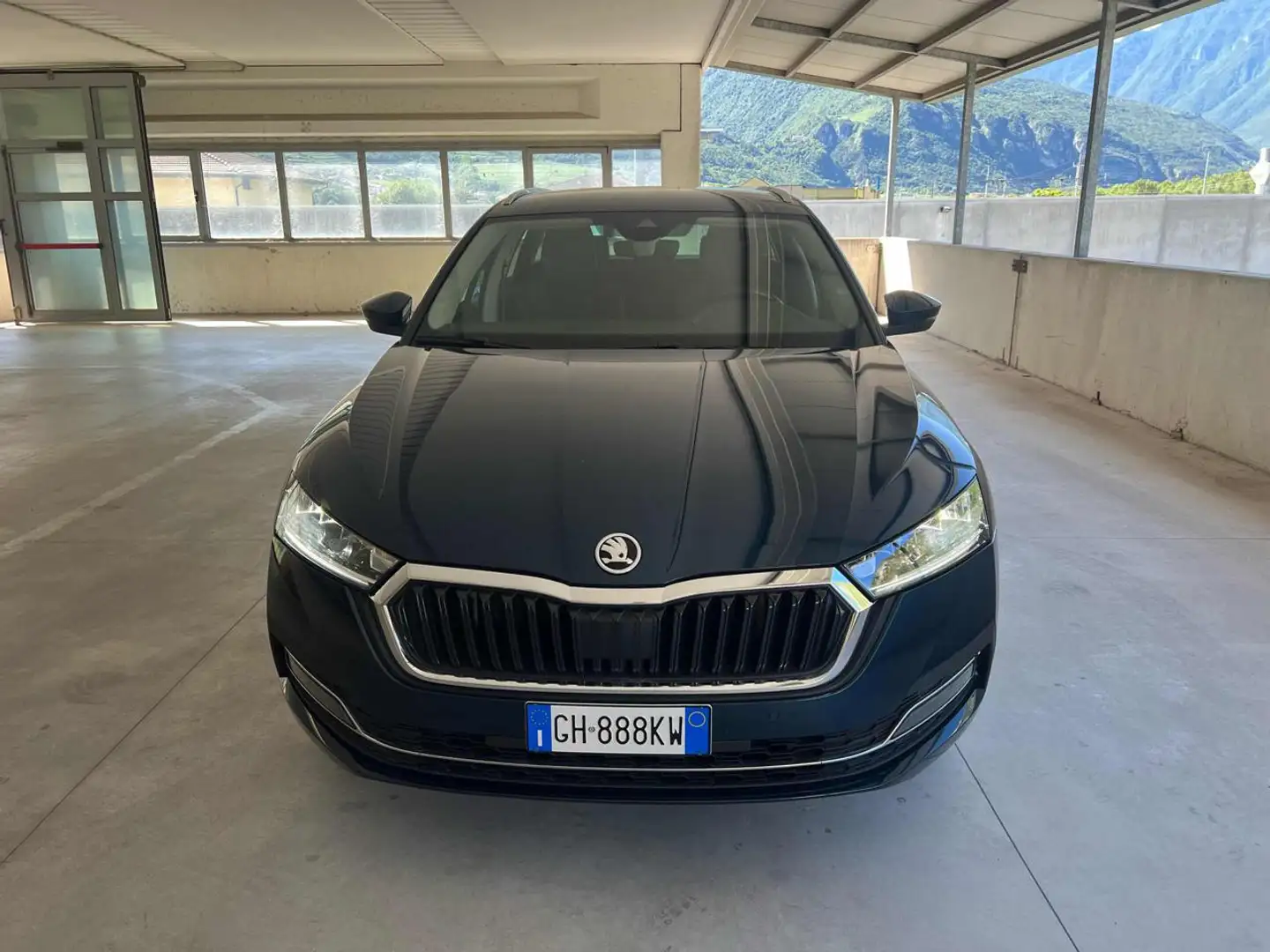 Skoda Octavia 2.0 TDI EVO SCR 150 CV DSG Wagon Executive Blauw - 1