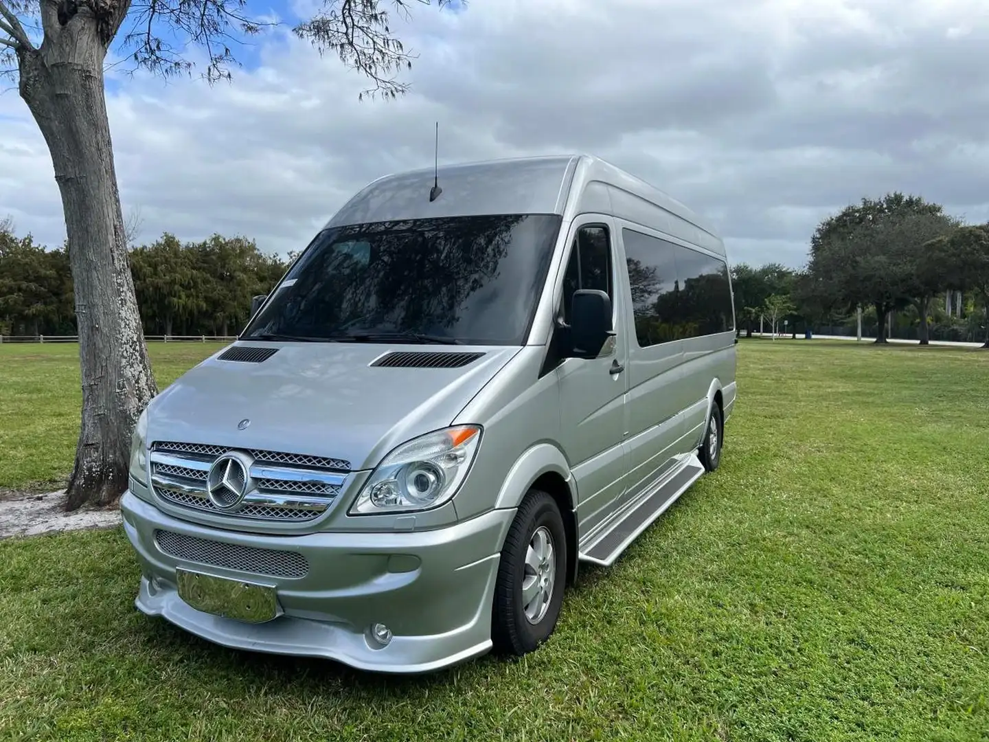 Mercedes-Benz Vito SPRINTER 319CDI DPF LANG+KLIMA+AUTOMATIK 8 Sitzer/ Silber - 1