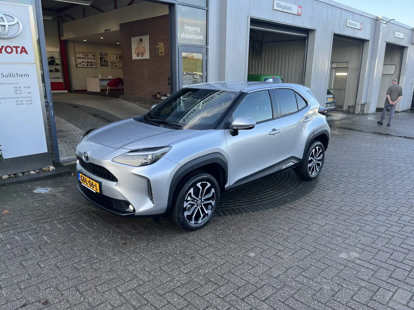 Toyota Yaris Cross 1.5 Hybrid Dynamic nieuw Grijs - 2