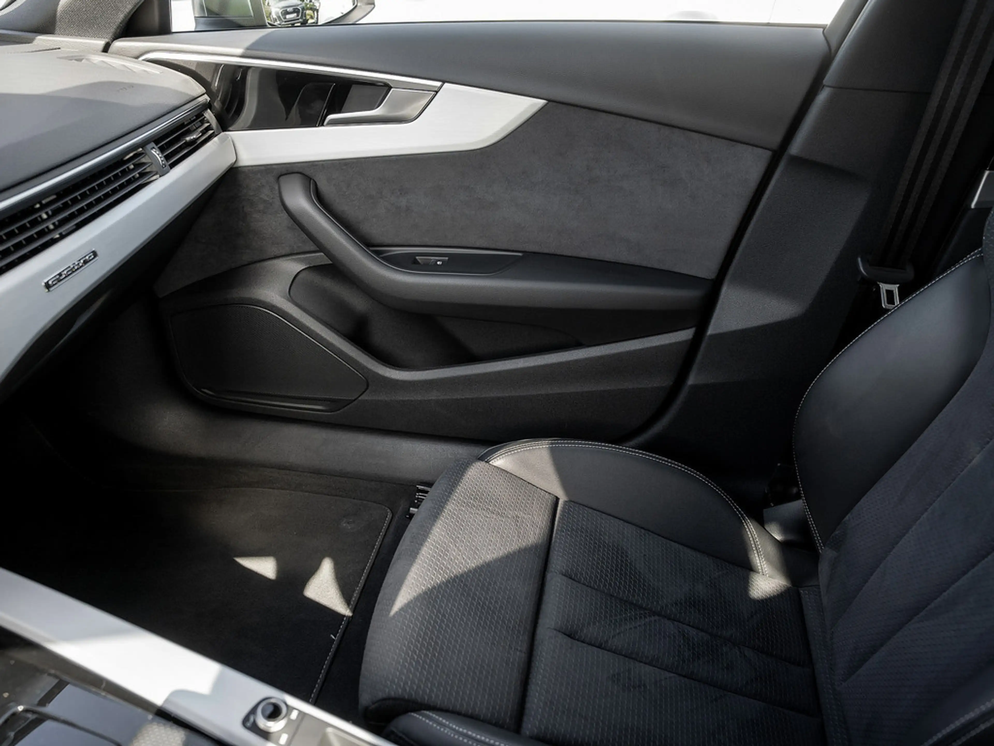 Audi S4 Avant 3.0 TDI quattro AHK LED SHZ PDC NAVI — photo 11