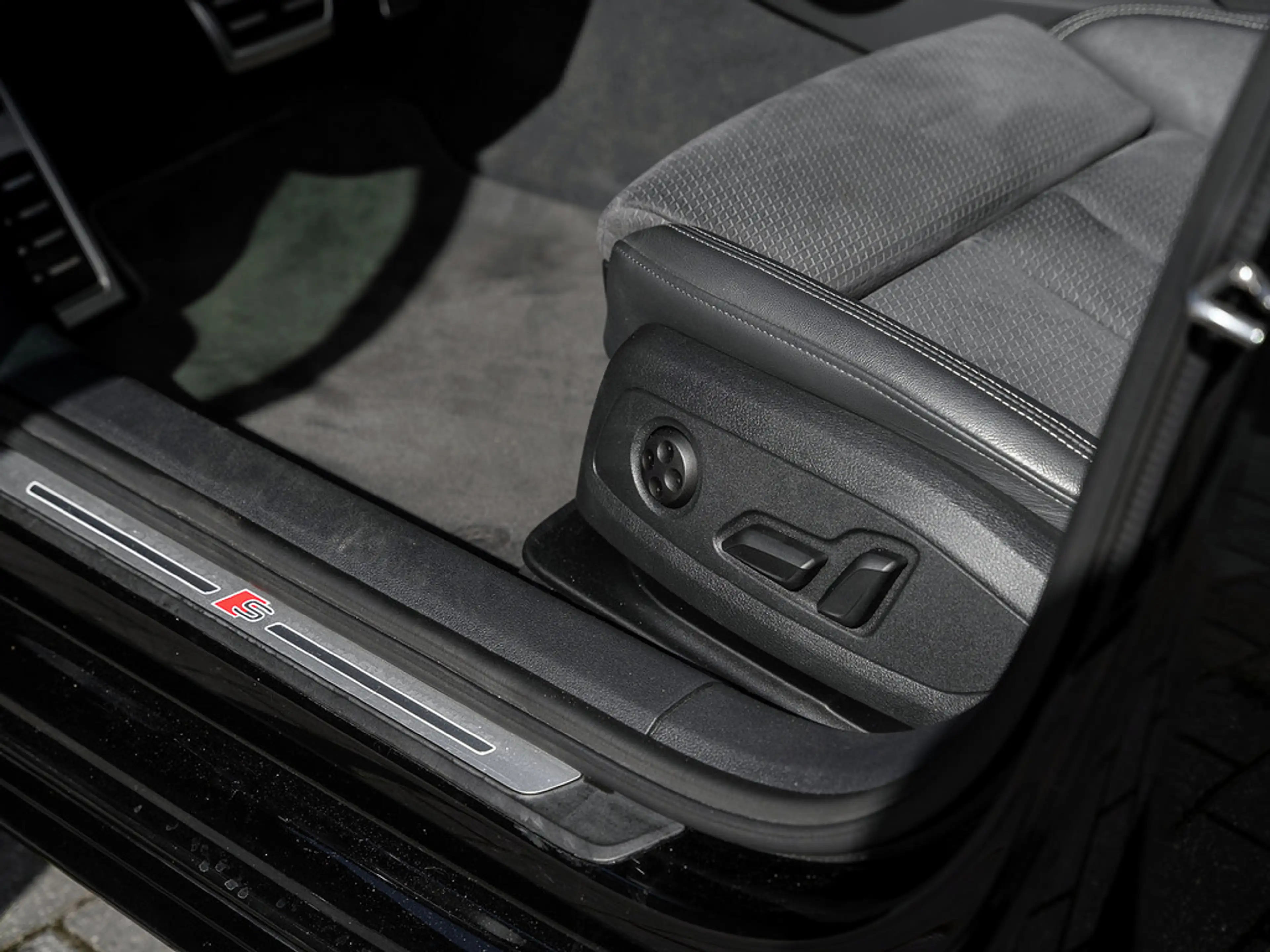 Audi S4 Avant 3.0 TDI quattro AHK LED SHZ PDC NAVI — photo 15