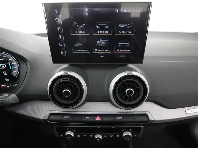 Audi Q2 view 13