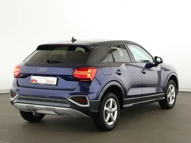 Audi Q2 view 7