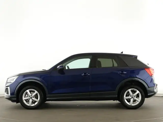 Audi Q2 view 4