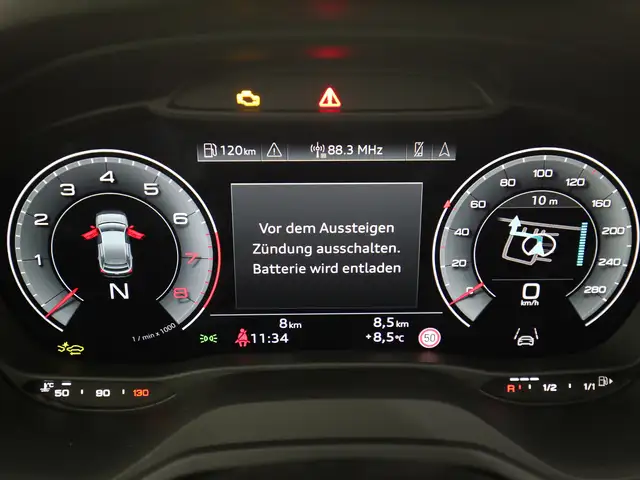 Audi Q2 view 12
