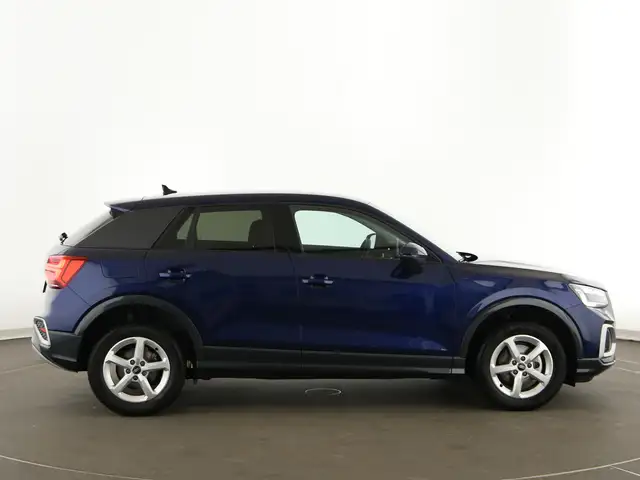 Audi Q2 view 8