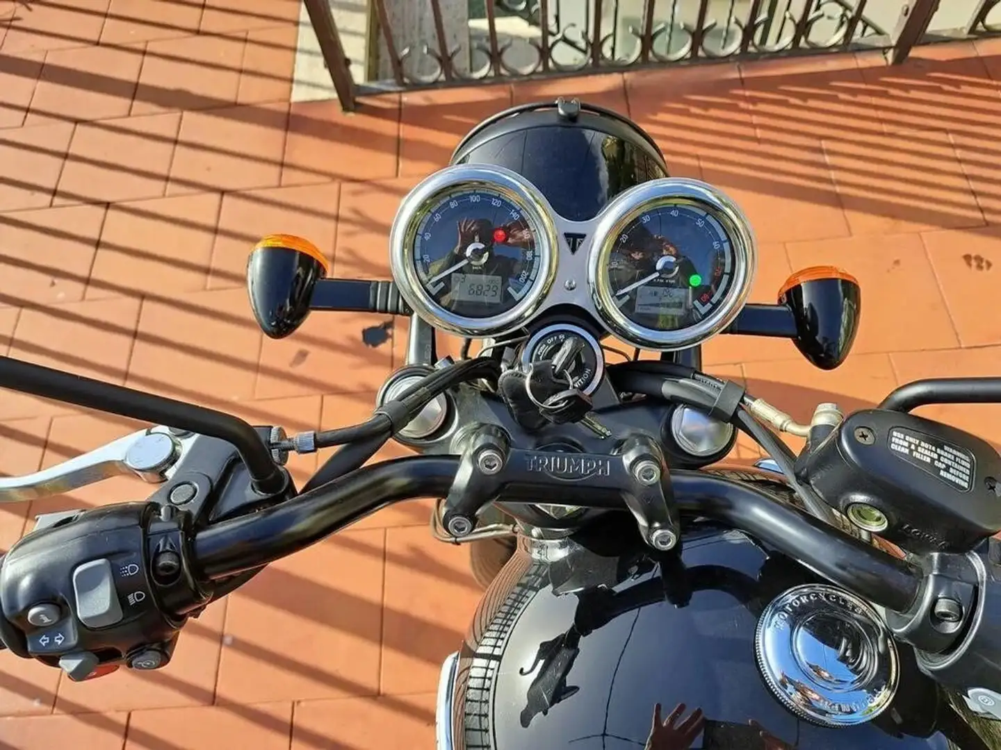 Triumph Bonneville T120 Nero - 2