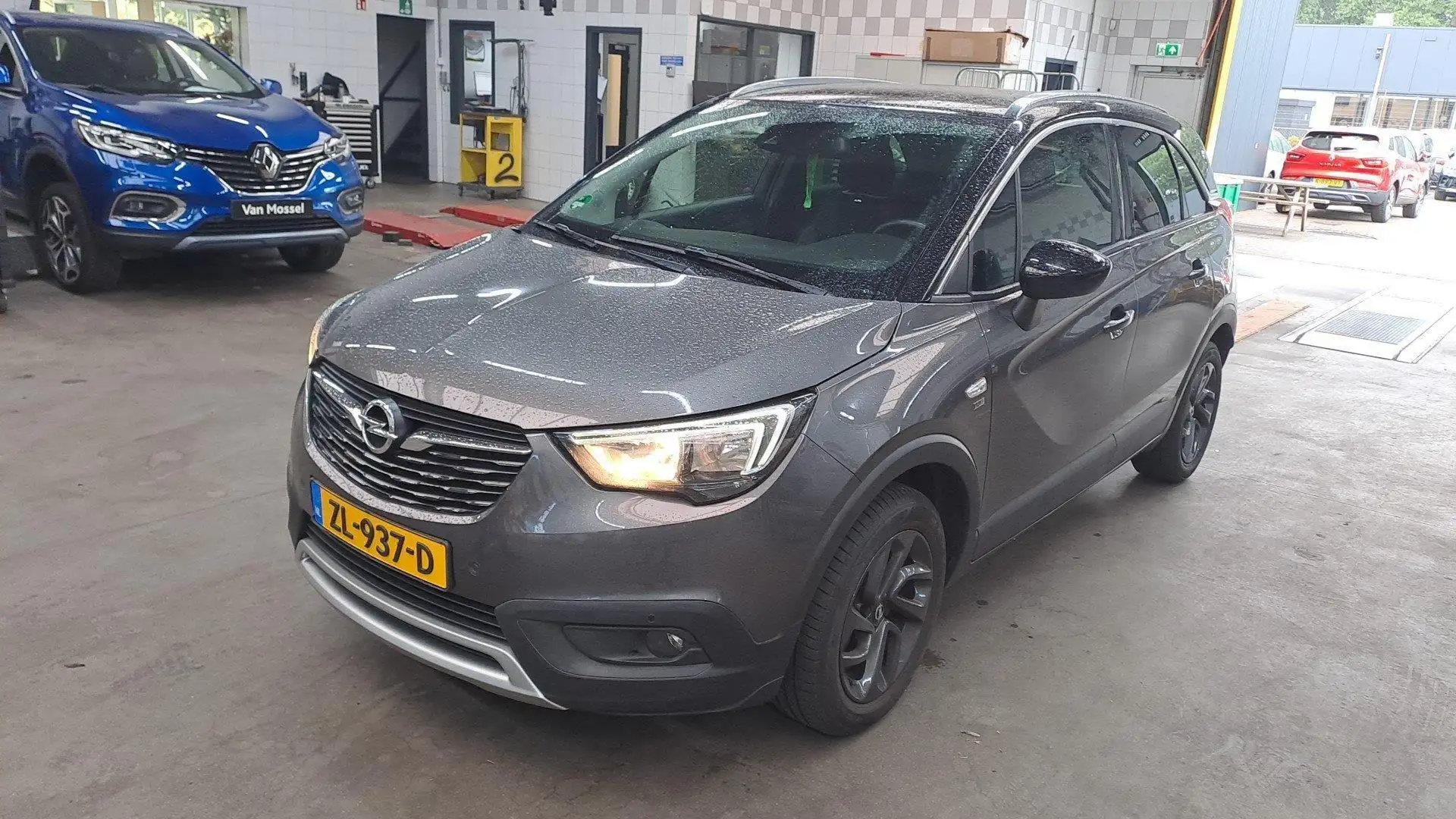 Opel Crossland X 1.2 Turbo 120 Jaar Edition | 110pk | Automaat | Cl Grijs - 2