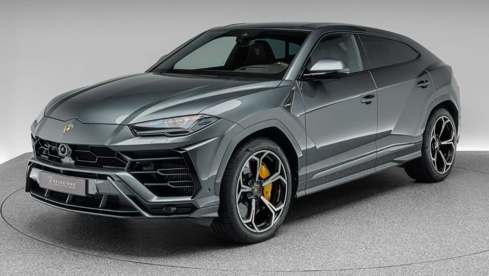 Lamborghini Urus - 1