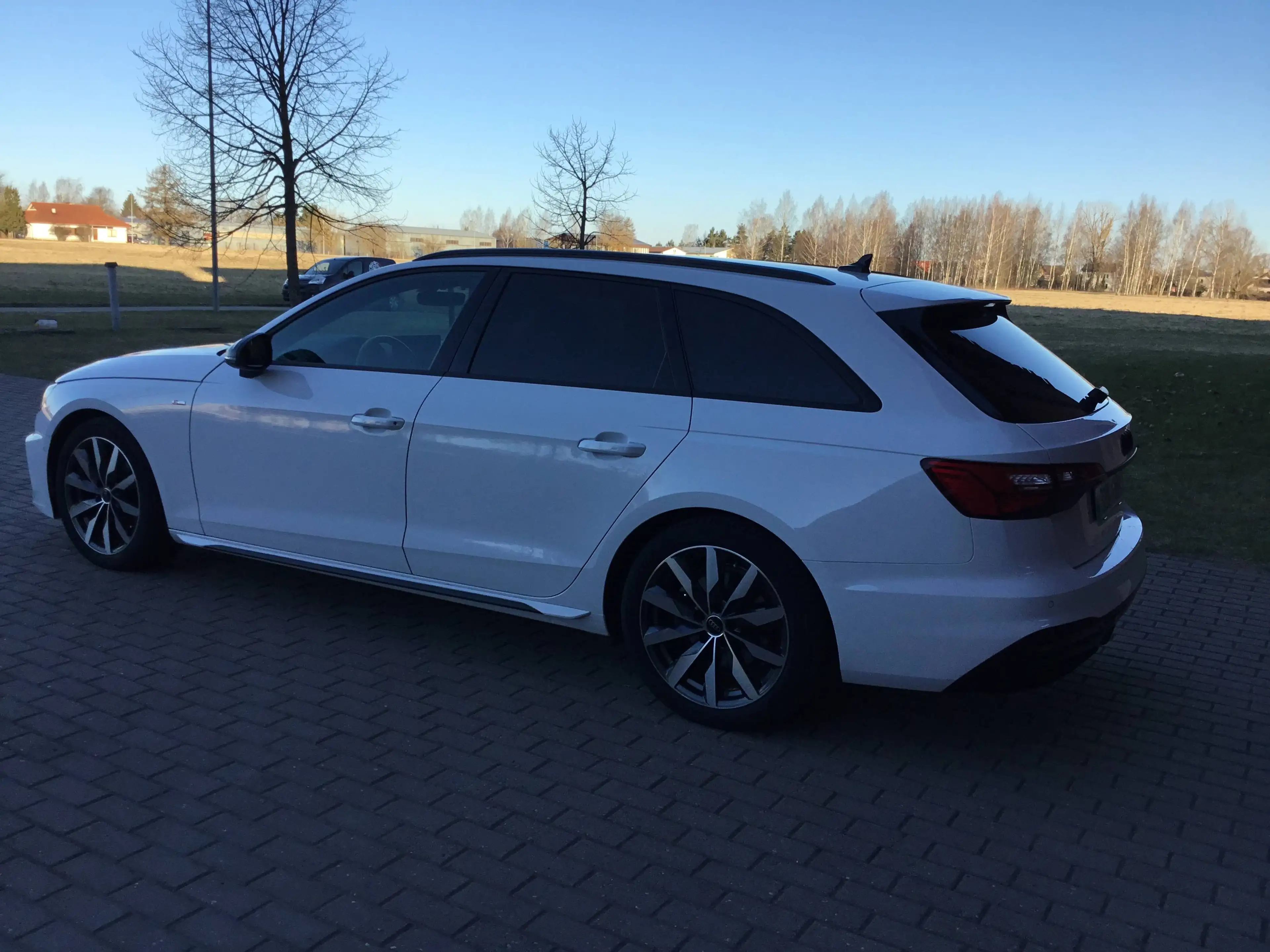 Audi A4 35 TFSI S line — photo 3