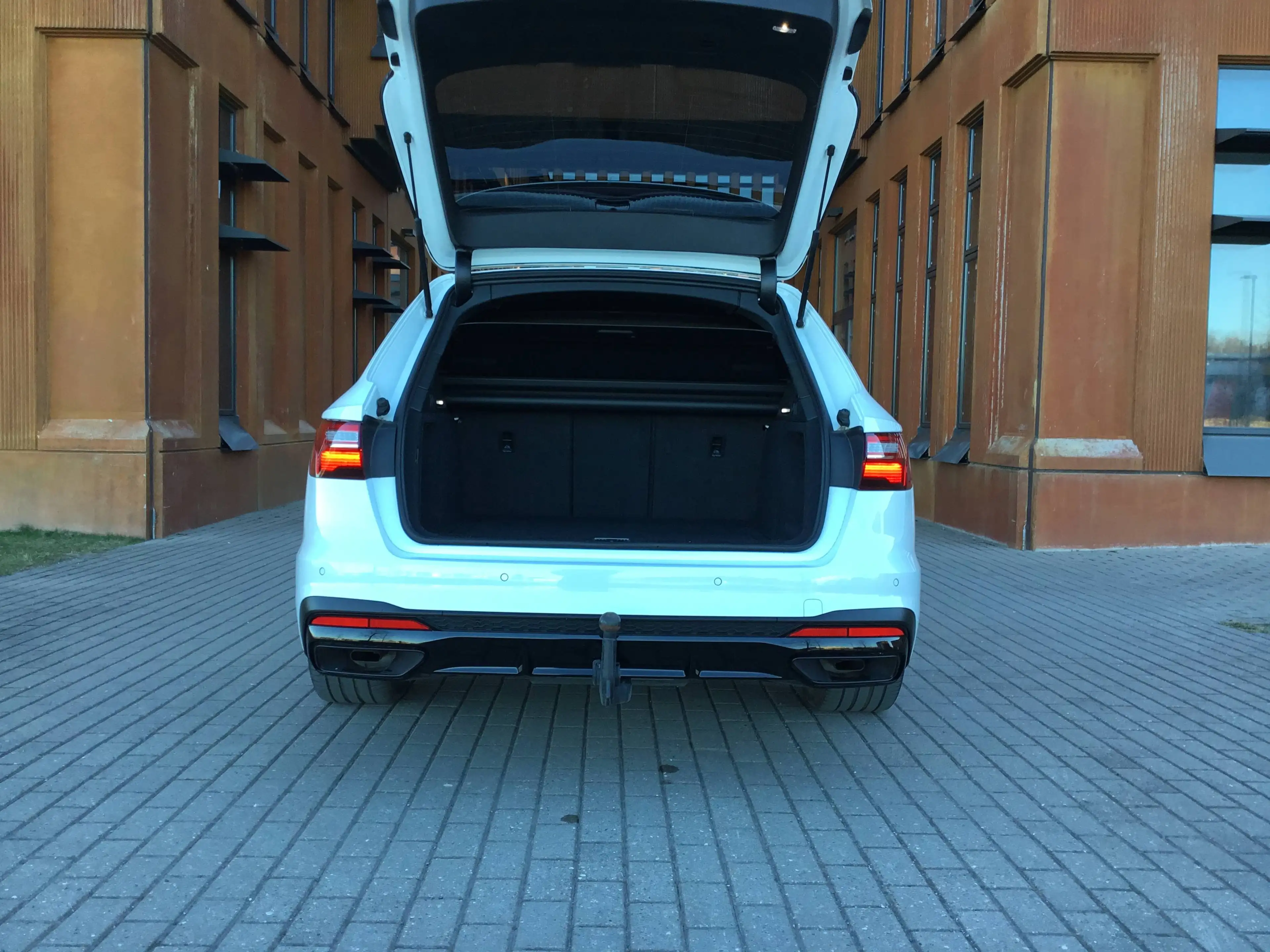 Audi A4 35 TFSI S line — photo 8
