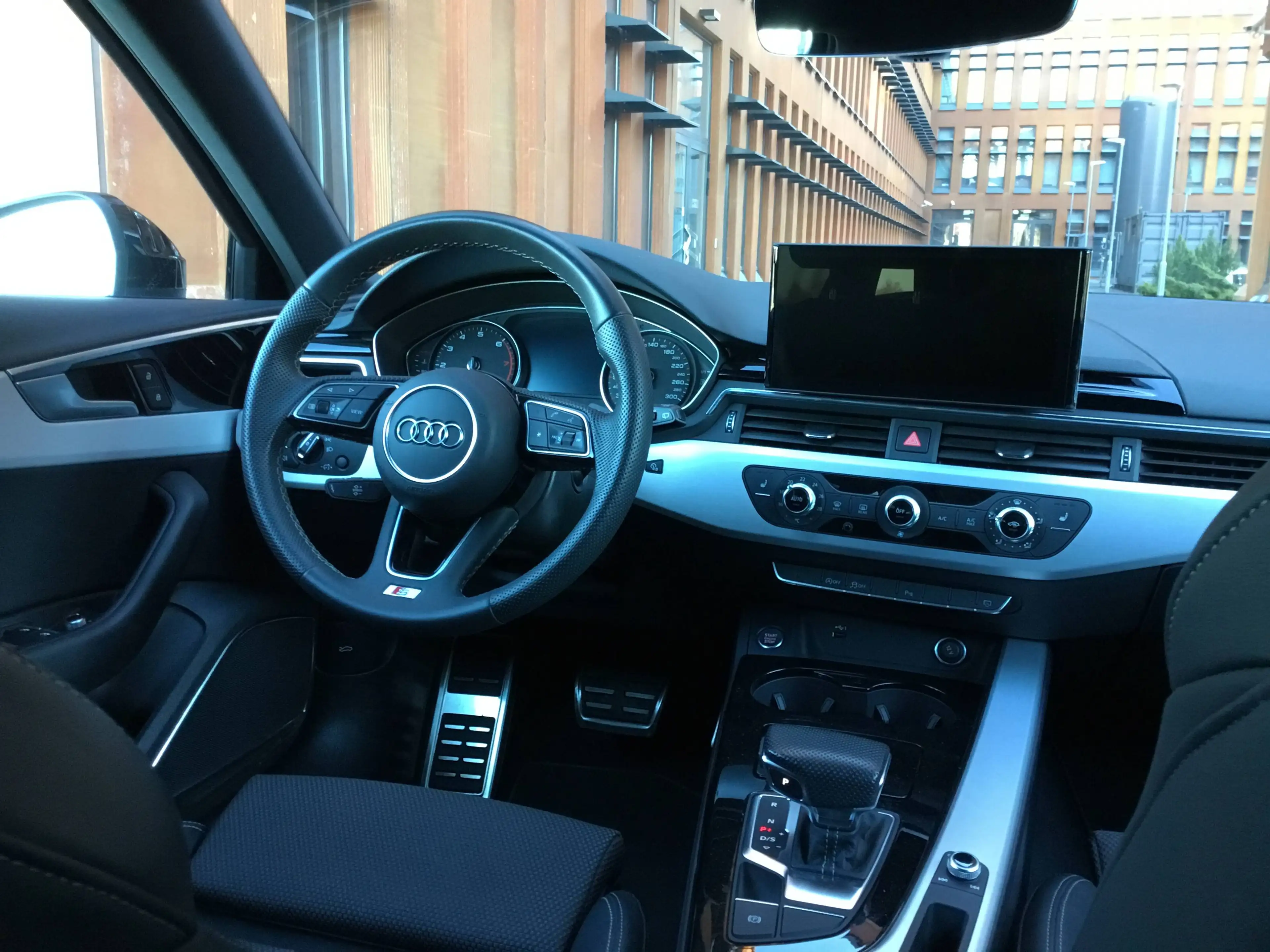 Audi A4 35 TFSI S line — photo 14