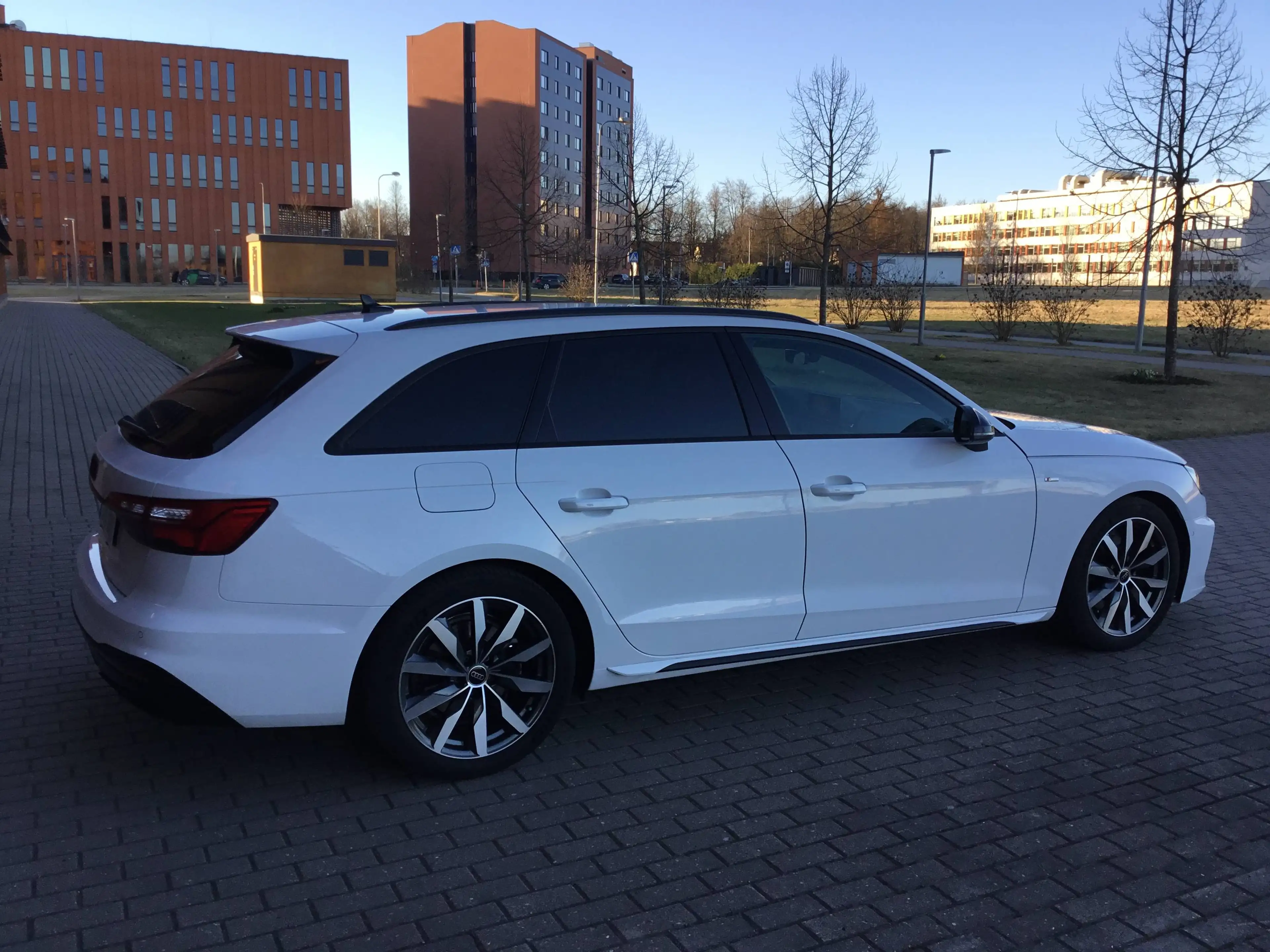 Audi A4 35 TFSI S line — photo 4