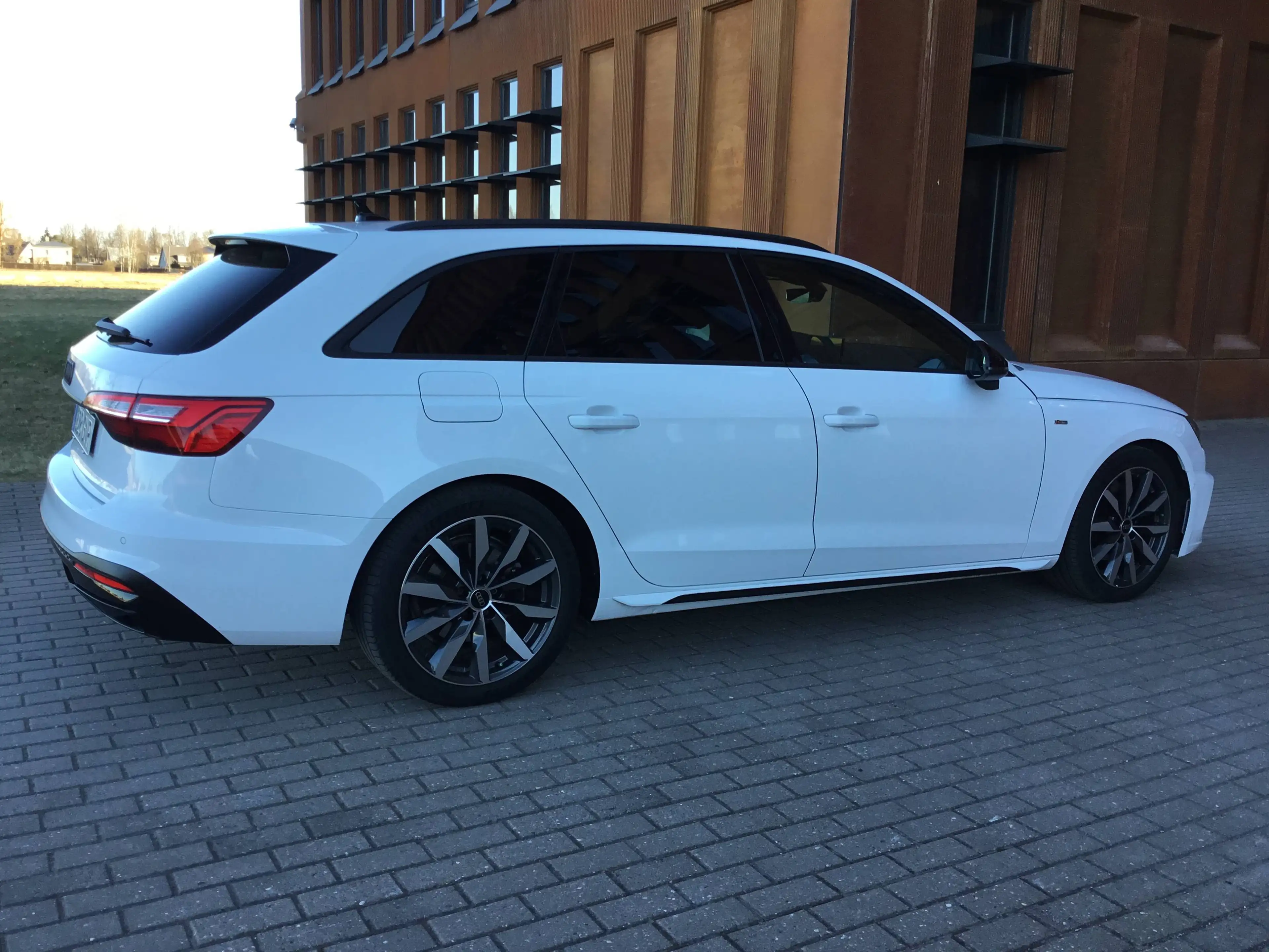 Audi A4 35 TFSI S line — photo 7