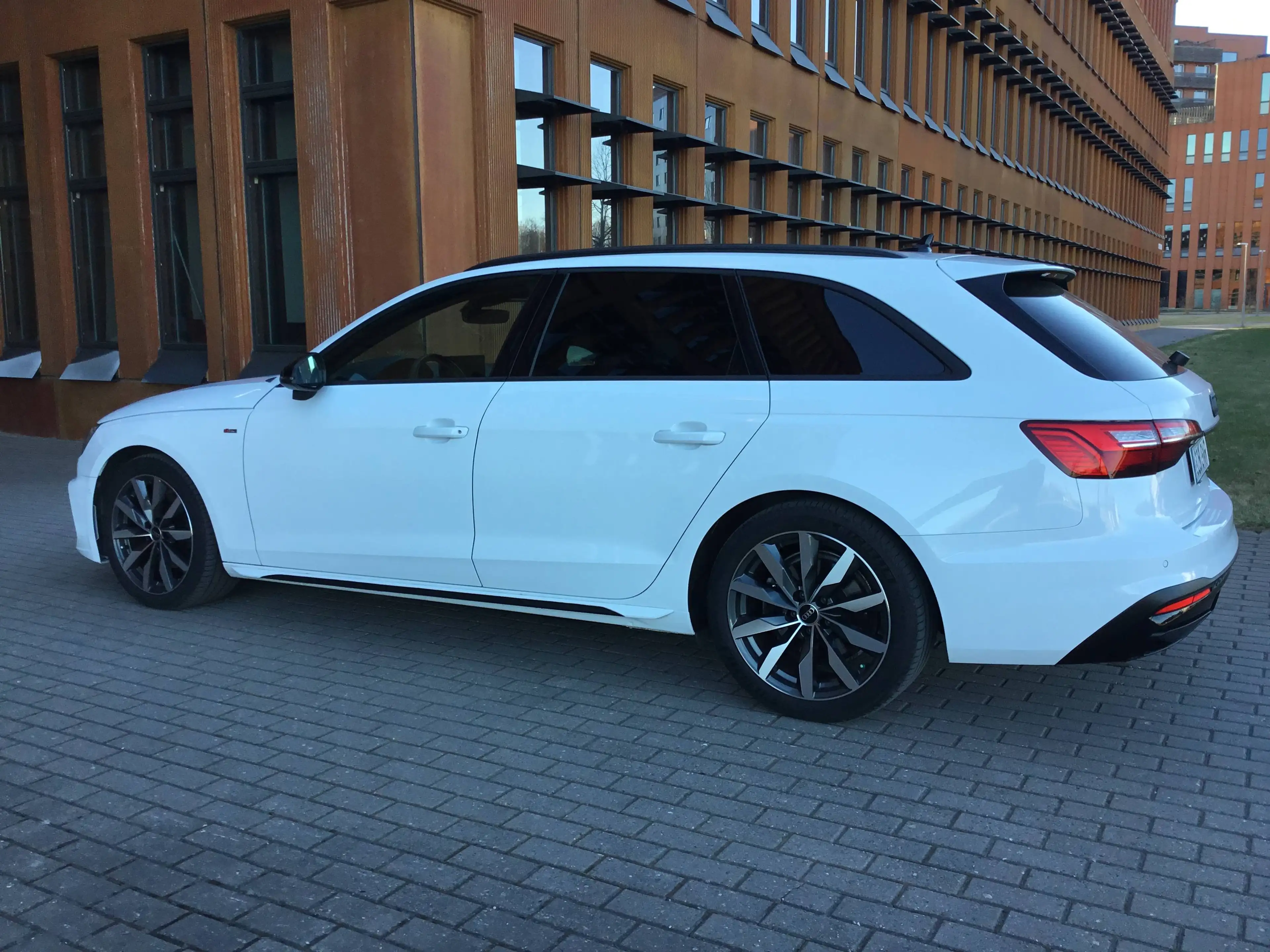 Audi A4 35 TFSI S line — photo 6