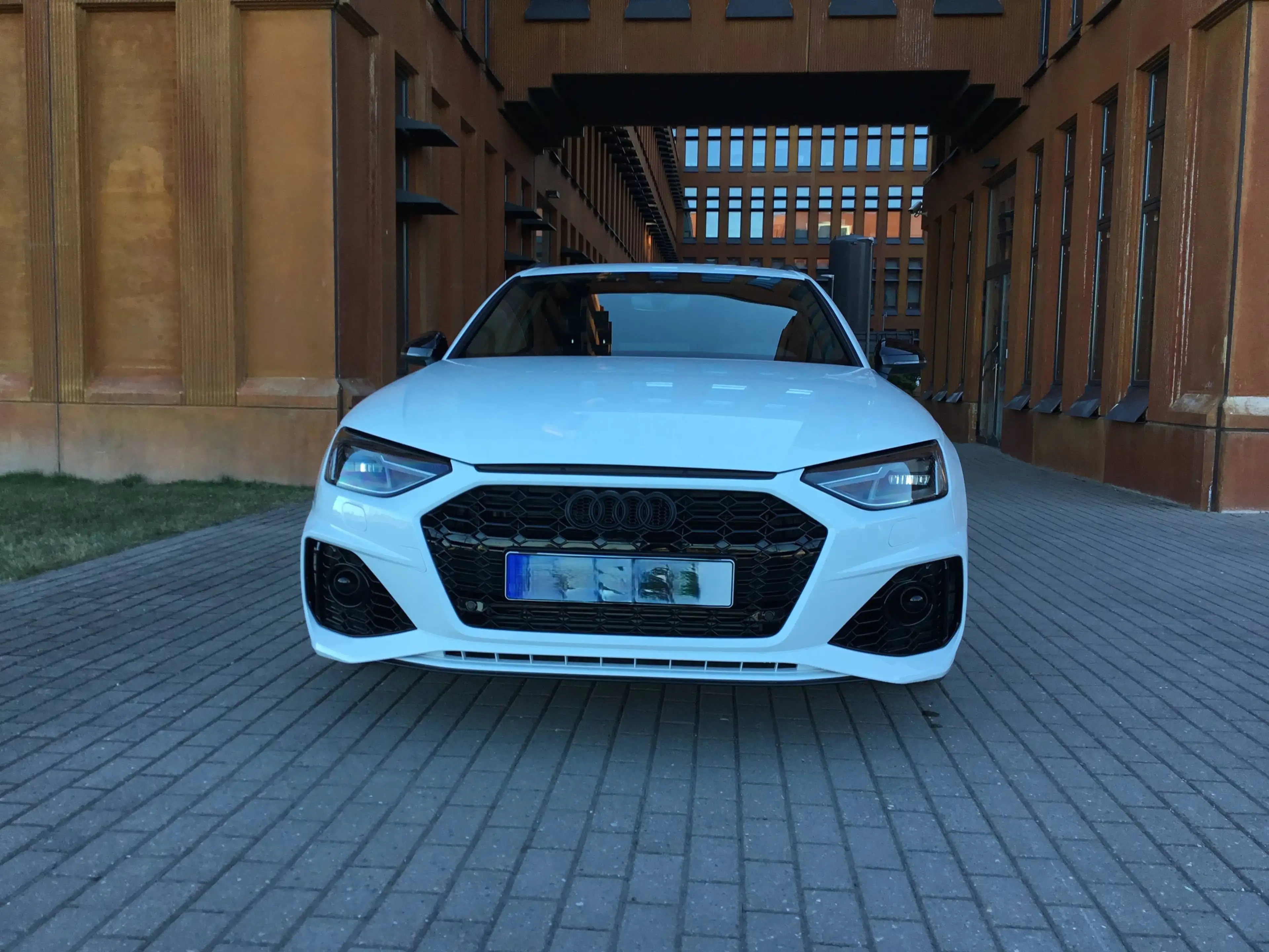Audi A4 35 TFSI S line