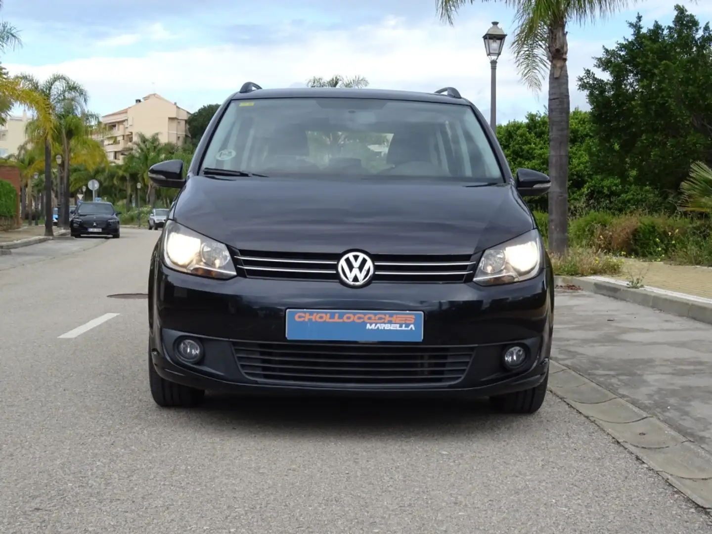 Volkswagen Touran 1.6TDI Business DSG 105 Negro - 2