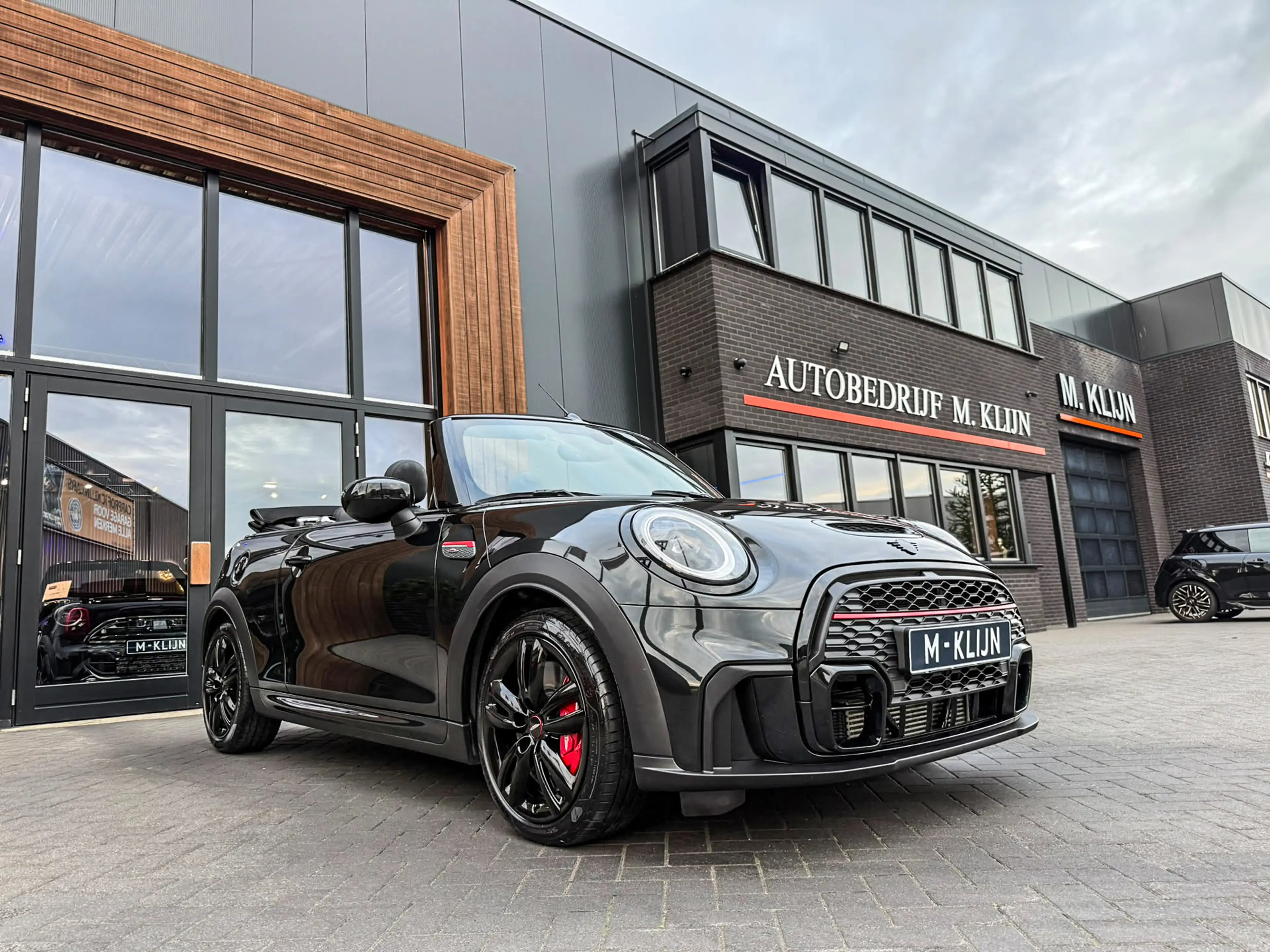 MINI John Cooper Works Cabrio 2.0 JCW Pack F1 aut 231pk/Leer/Hk/Navi/Head up/Btw
