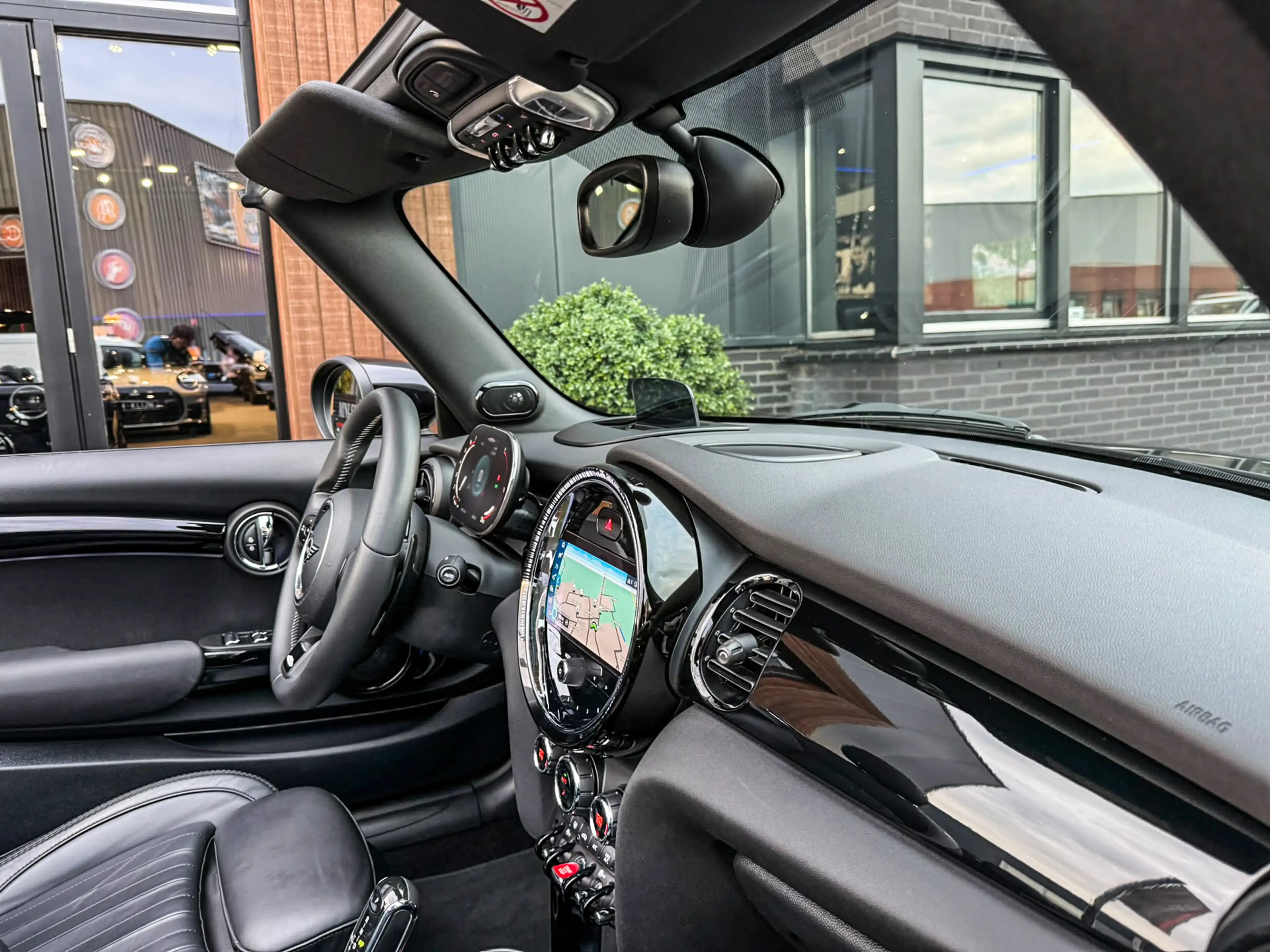 MINI John Cooper Works Cabrio 2.0 JCW Pack F1 aut 231pk/Leer/Hk/Navi/Head up/Btw — photo 2