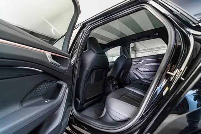 Audi A6 view 10