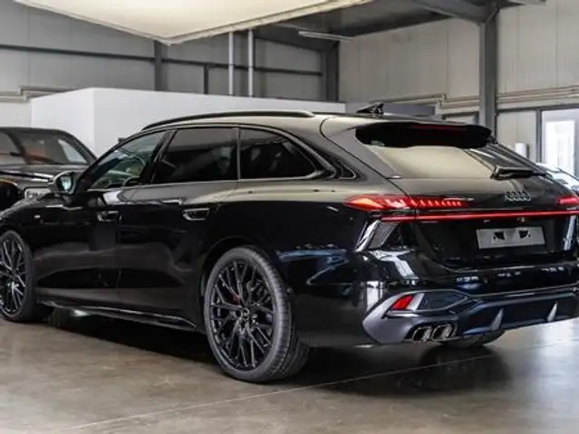 Audi A6 view 12