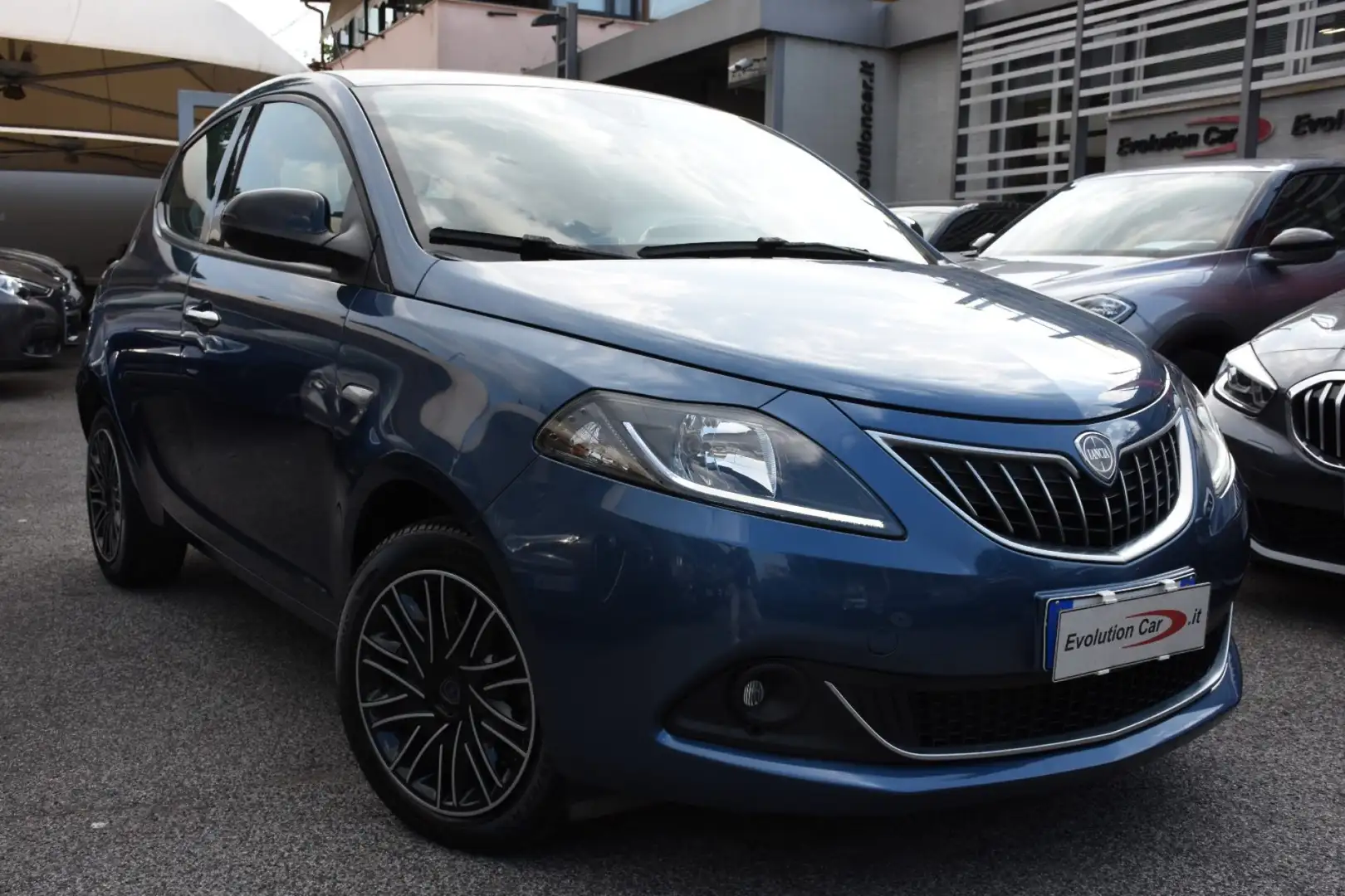 Lancia Ypsilon 1.0 FireFly 5 p. S&S Hybrid Gold **5 POSTI** Blu/Azzurro - 2