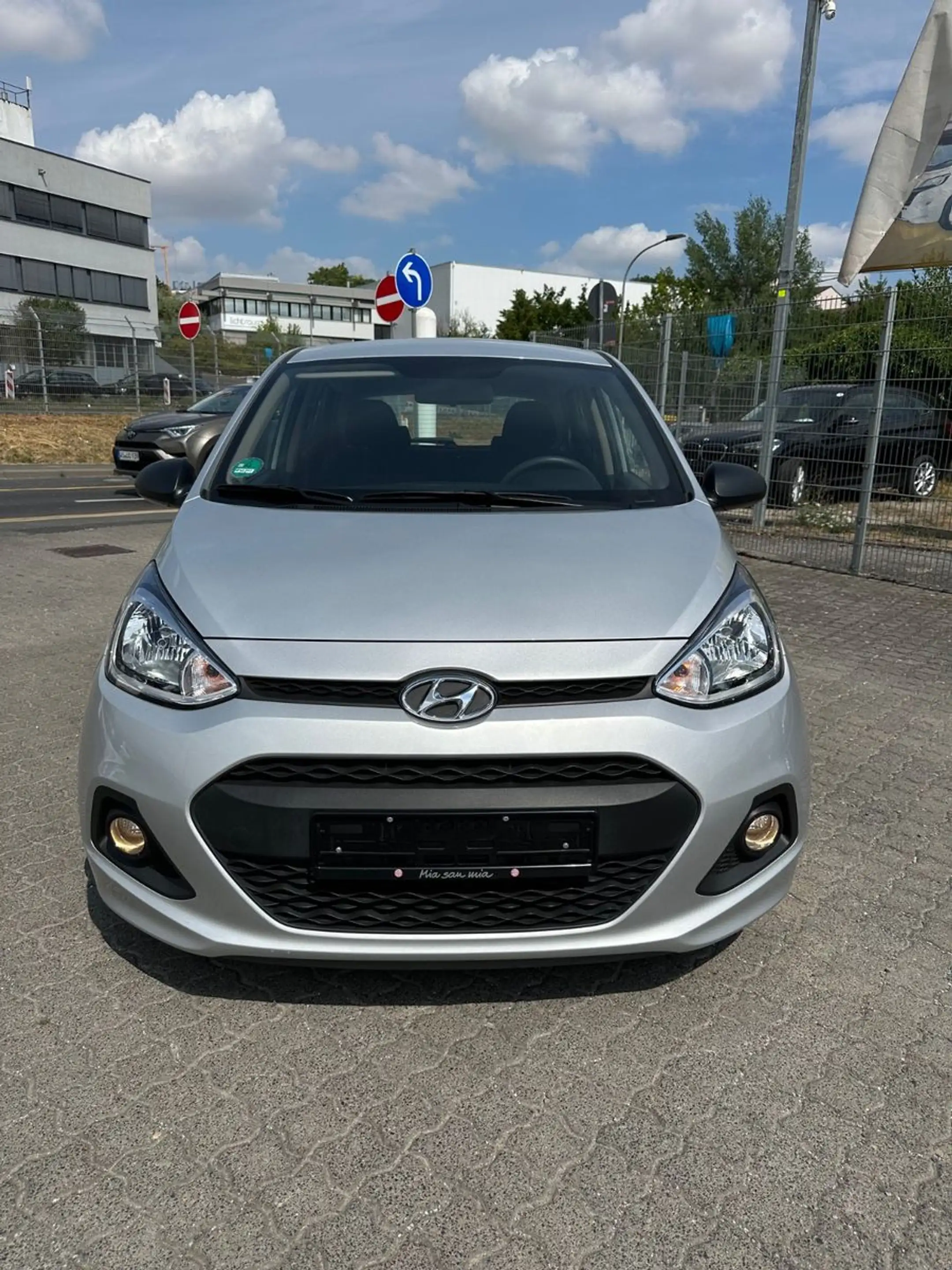 Hyundai i10 Classic Klimaautomatik Euro 6 Tüv 03.28 — photo 2