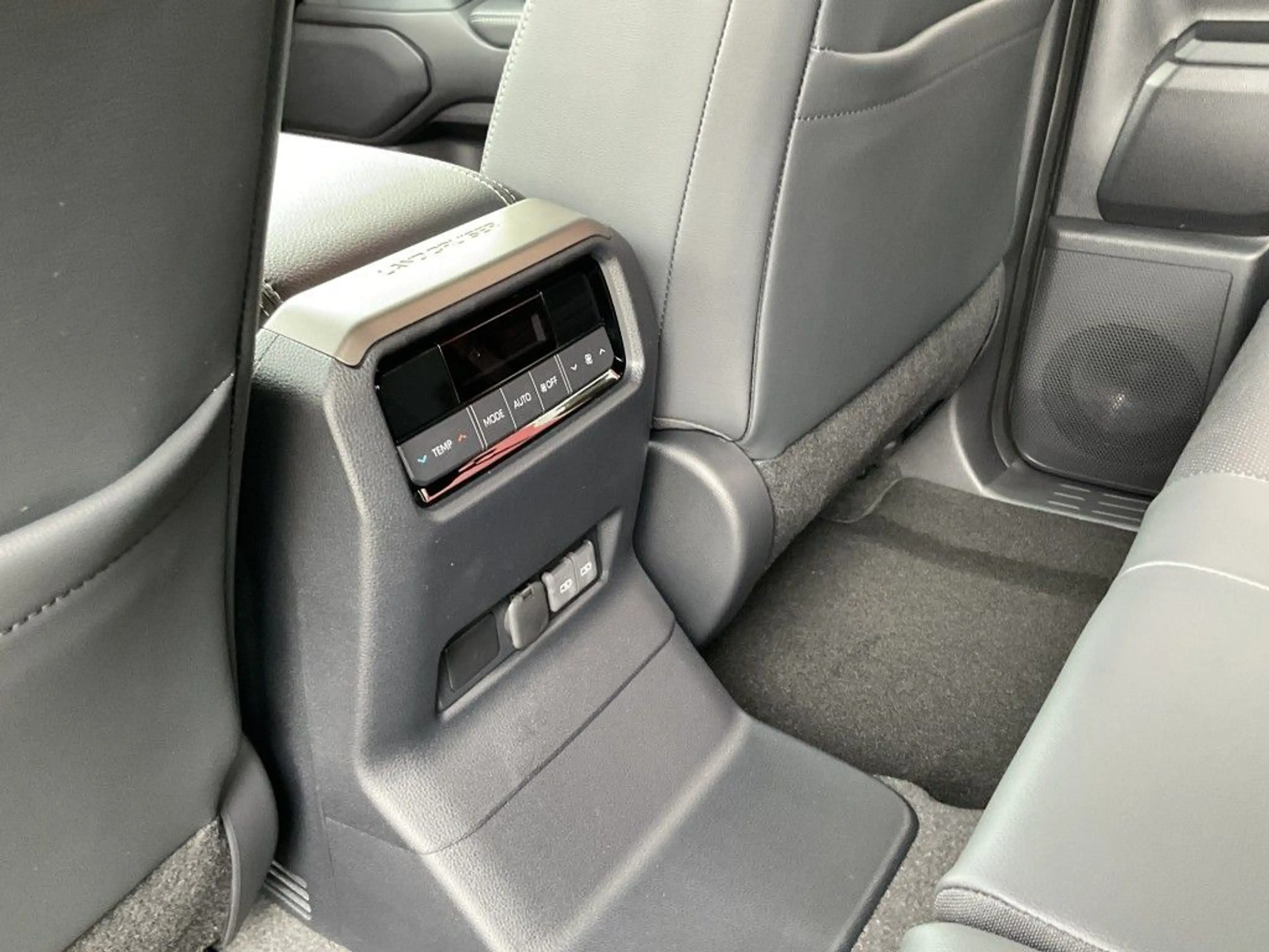 Toyota Land Cruiser 2.8 D-4D Mild-Hybrid Automatik Executive — photo 11
